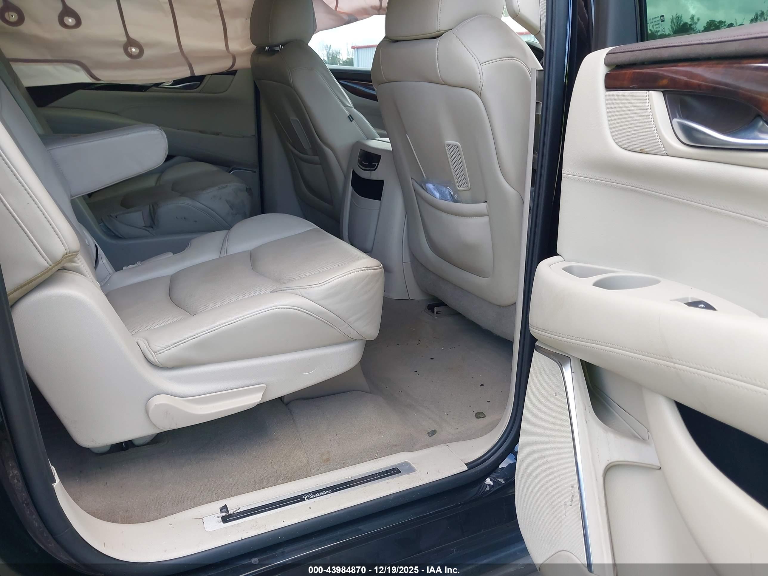 CADILLAC ESCALADE image 8