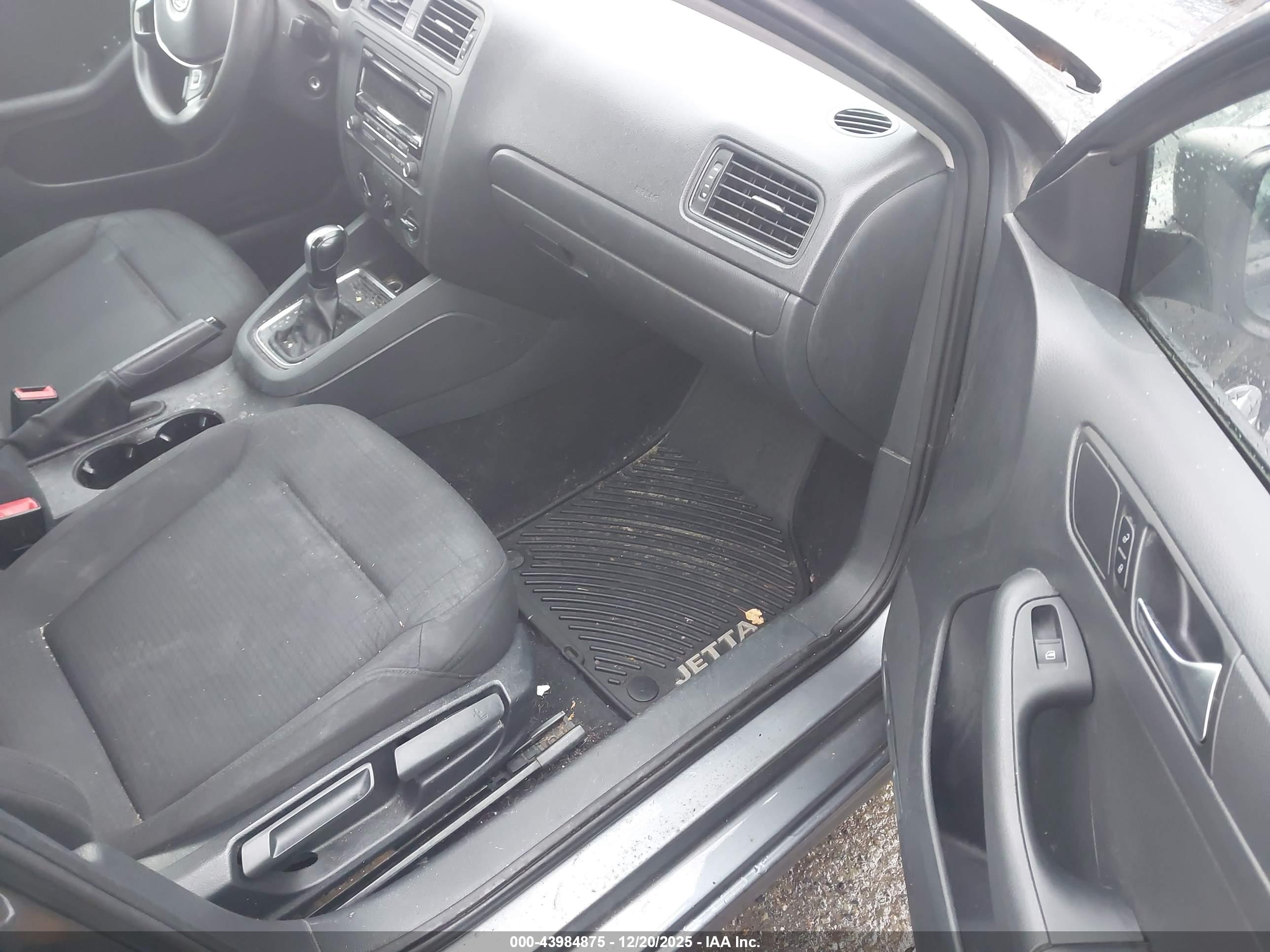 VOLKSWAGEN JETTA image 5