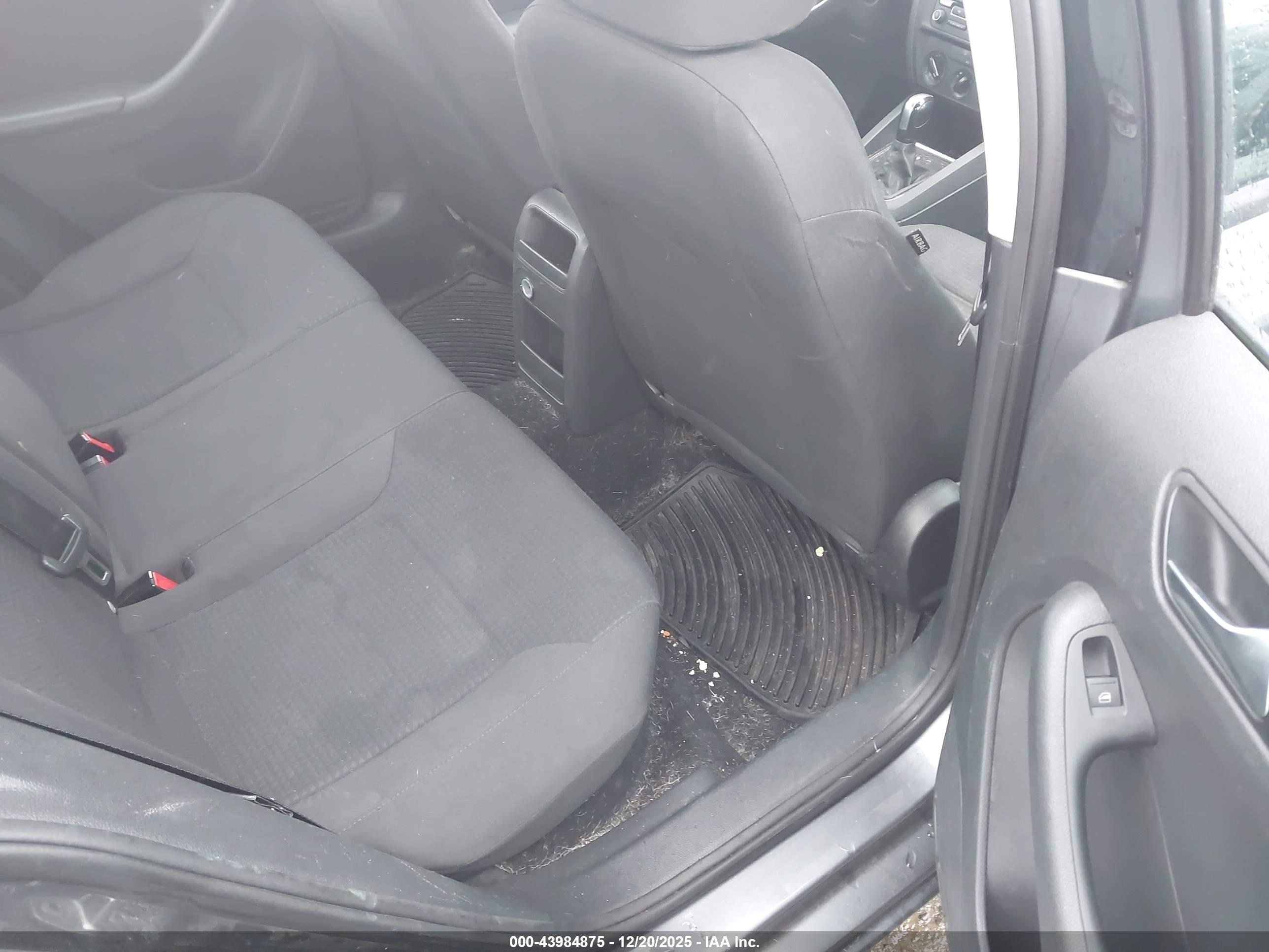 VOLKSWAGEN JETTA image 8