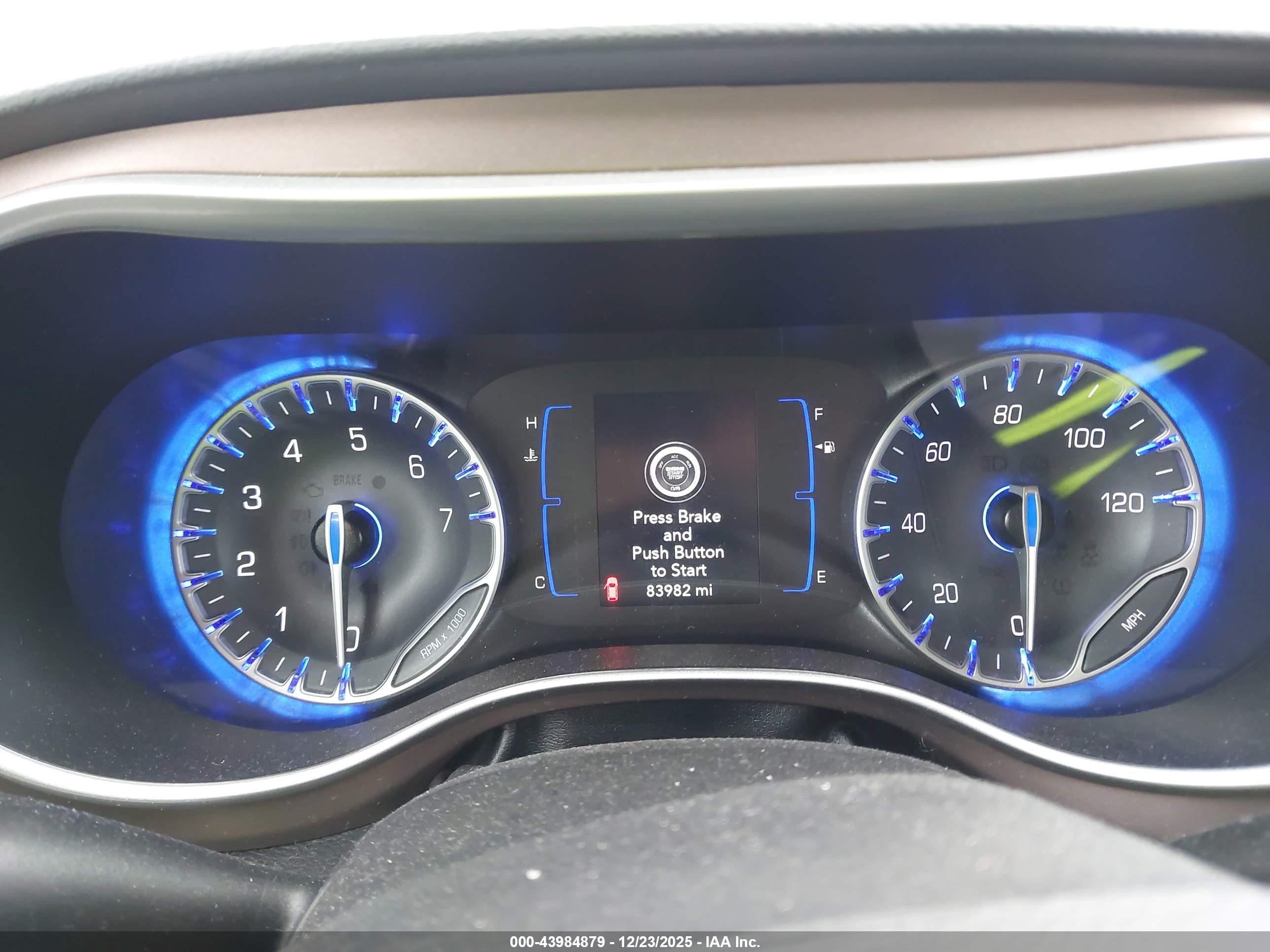 CHRYSLER VOYAGER image 7