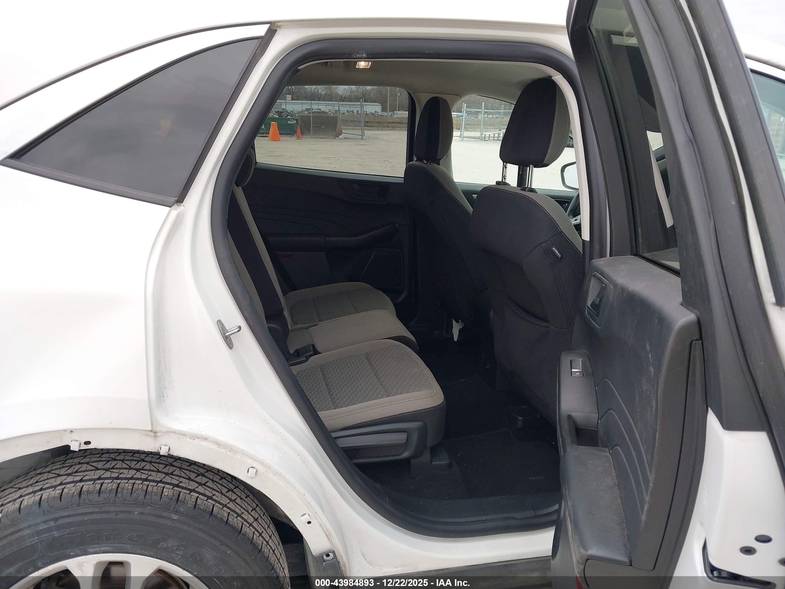FORD ESCAPE image 8