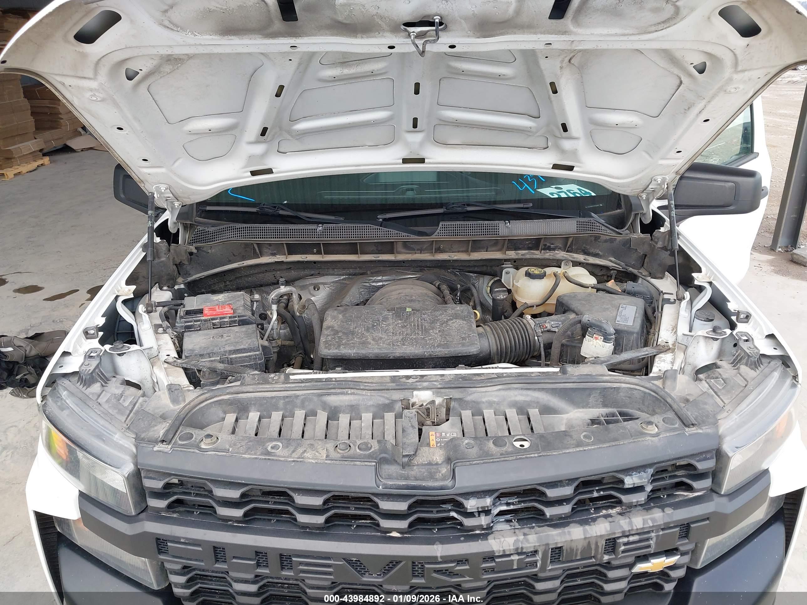 CHEVROLET SILVERADO image 10