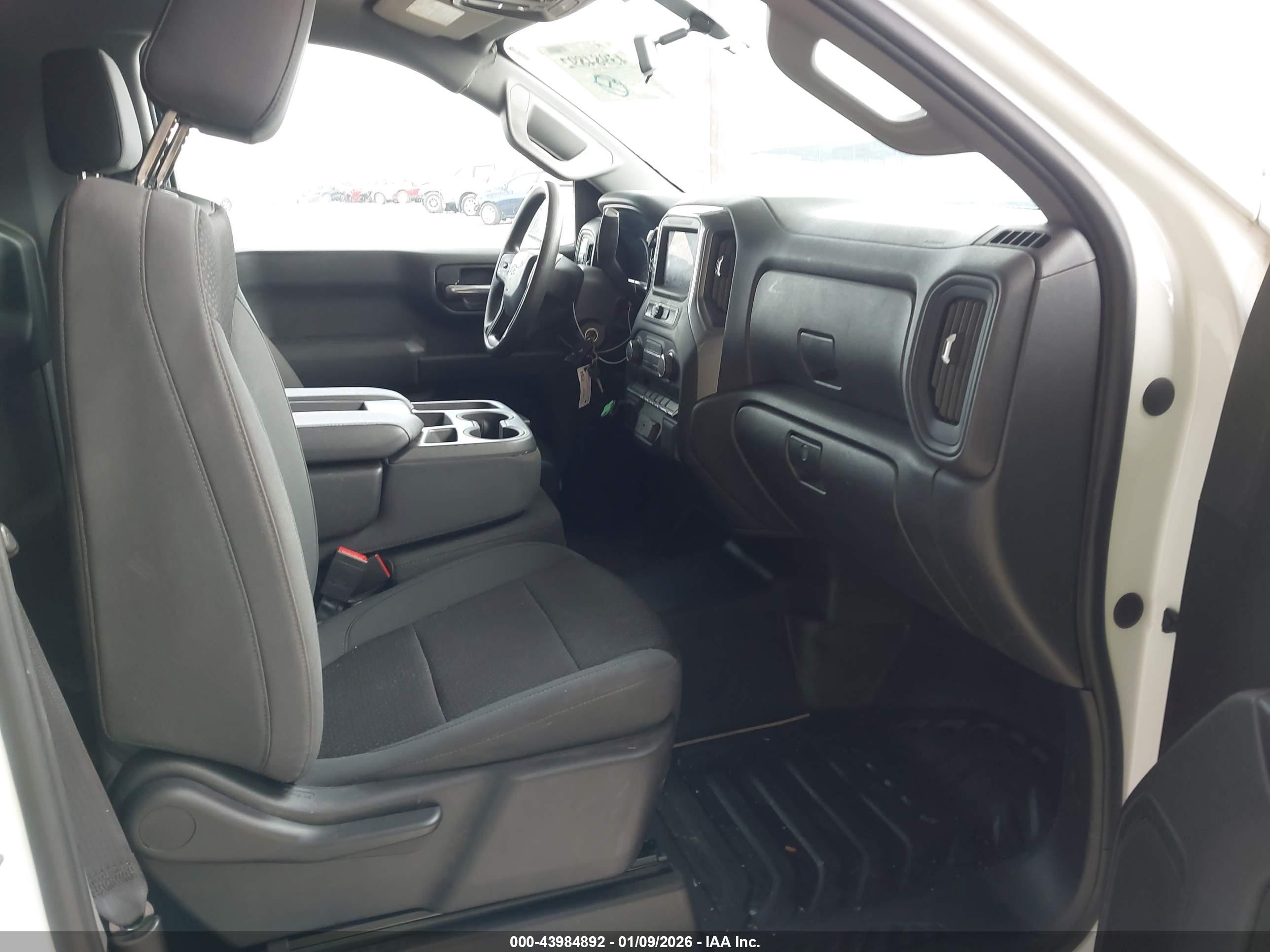 CHEVROLET SILVERADO image 5