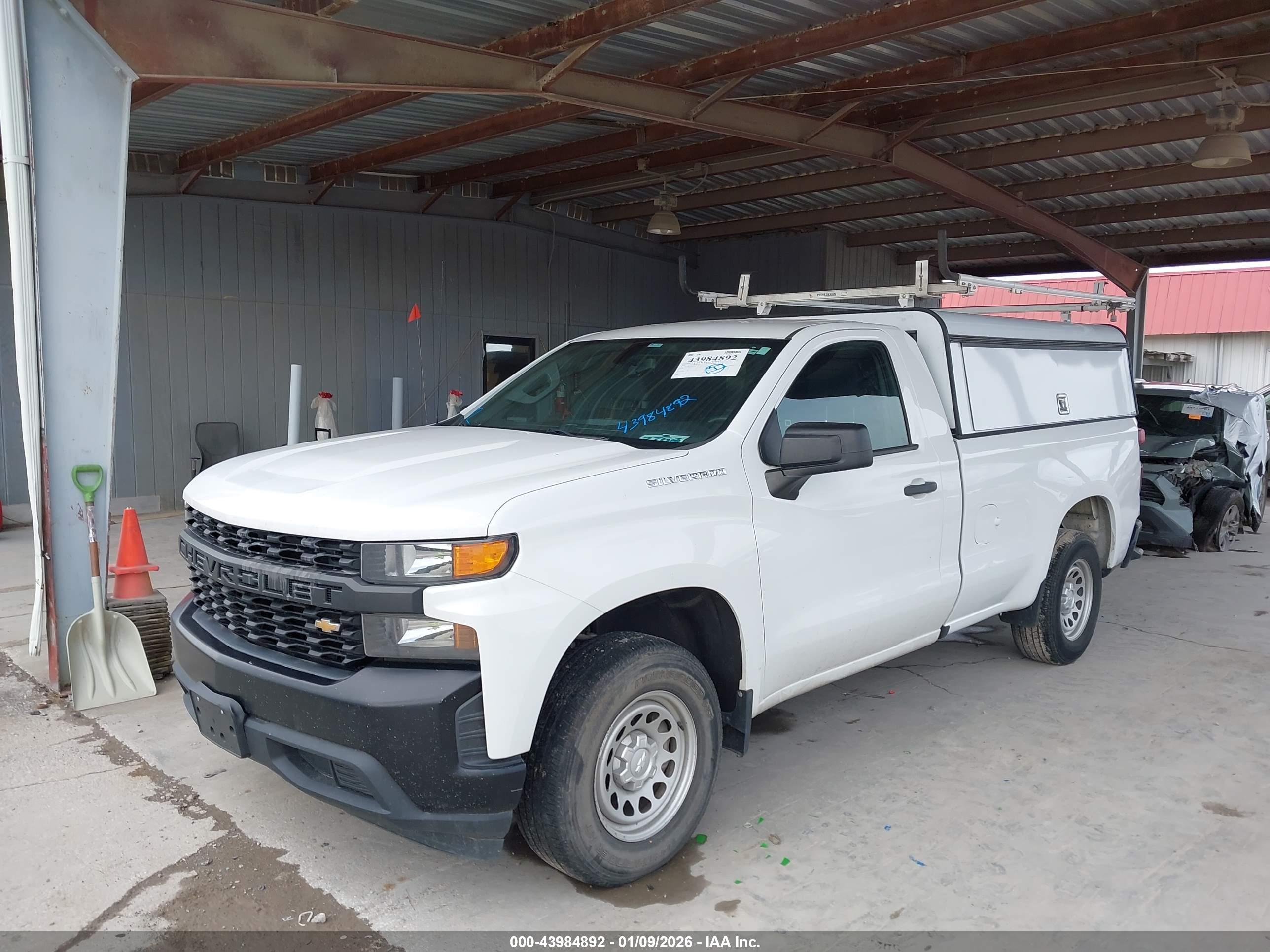 CHEVROLET SILVERADO image 6