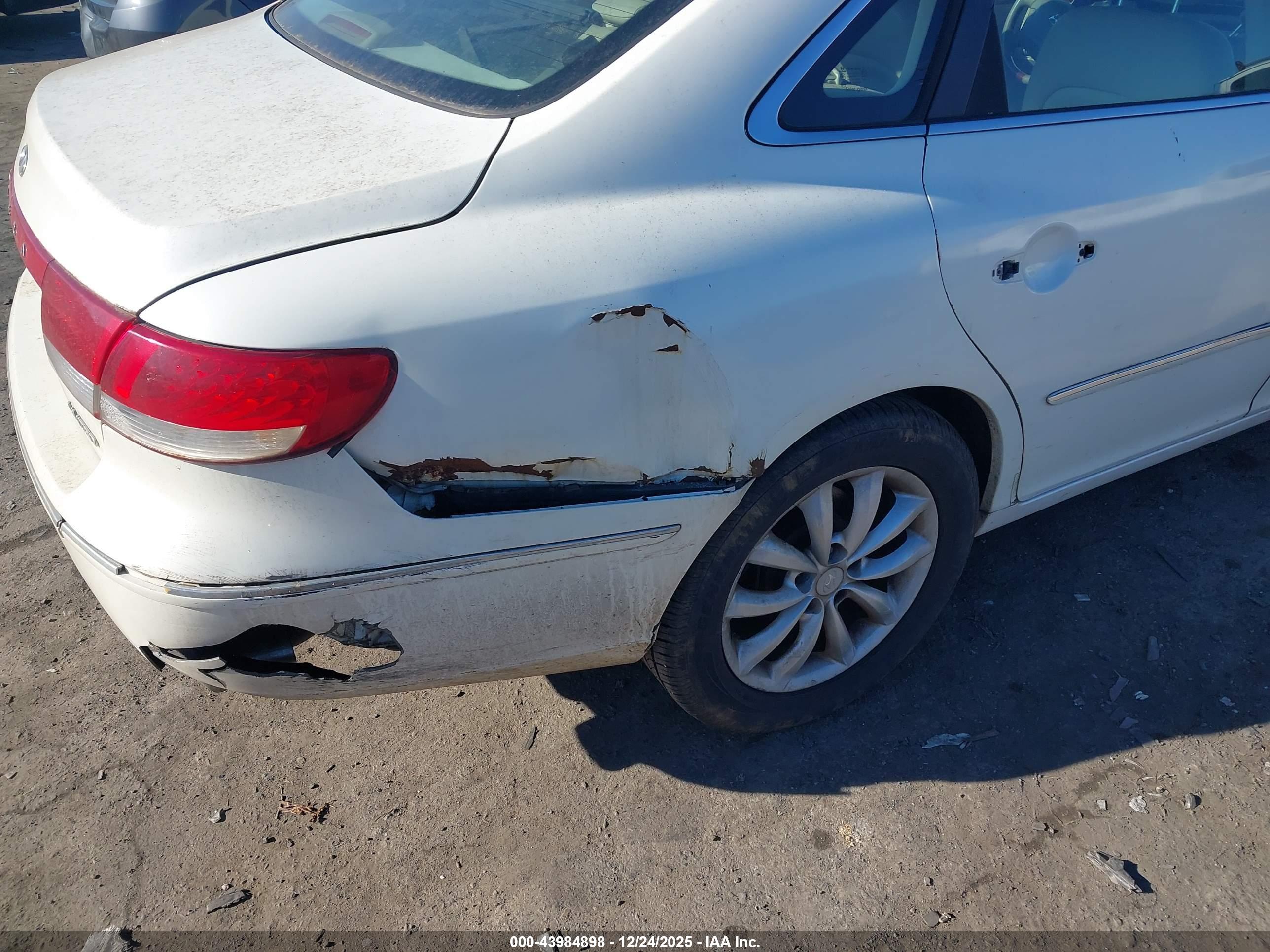 HYUNDAI AZERA image 6