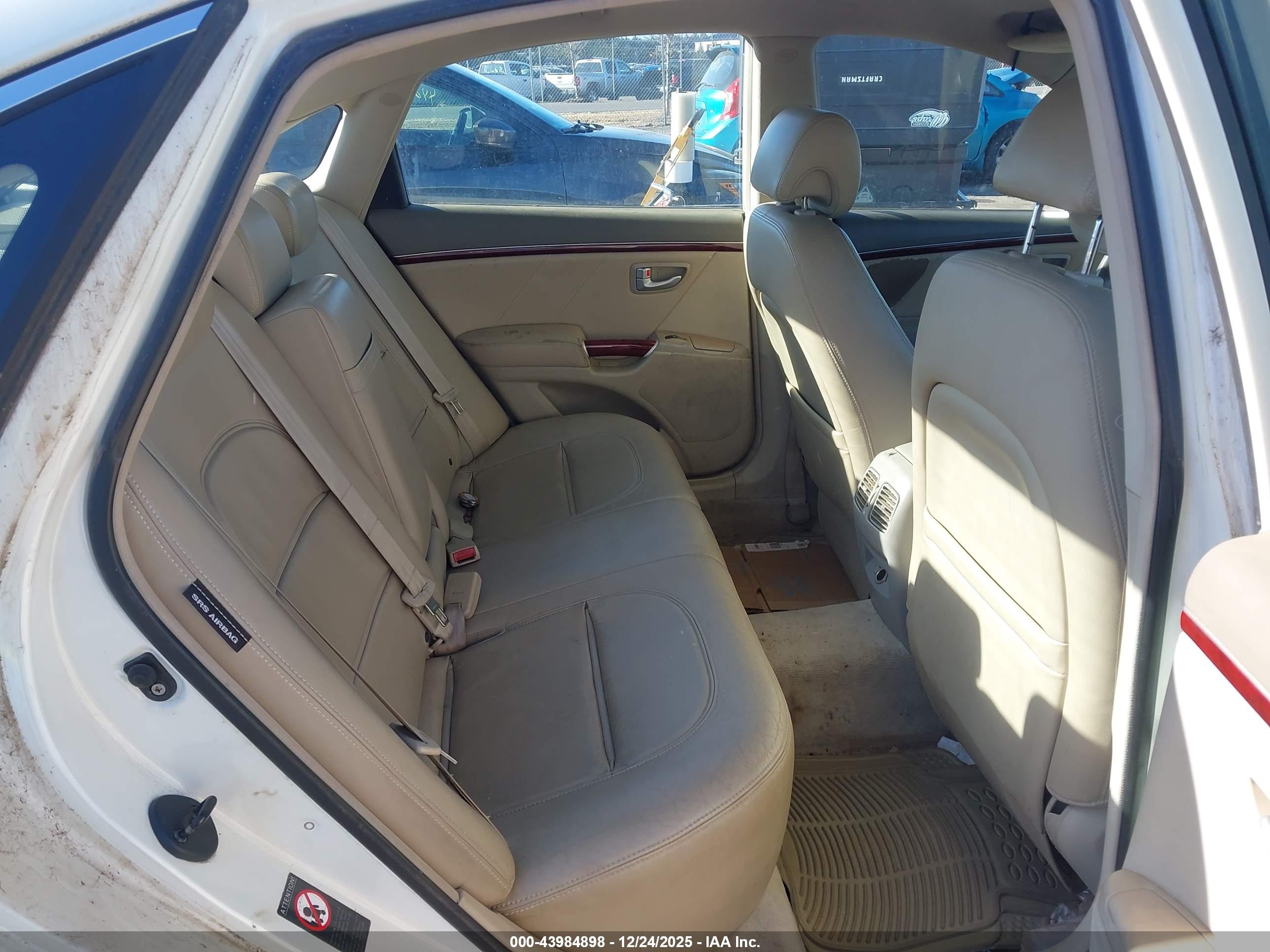 HYUNDAI AZERA image 8