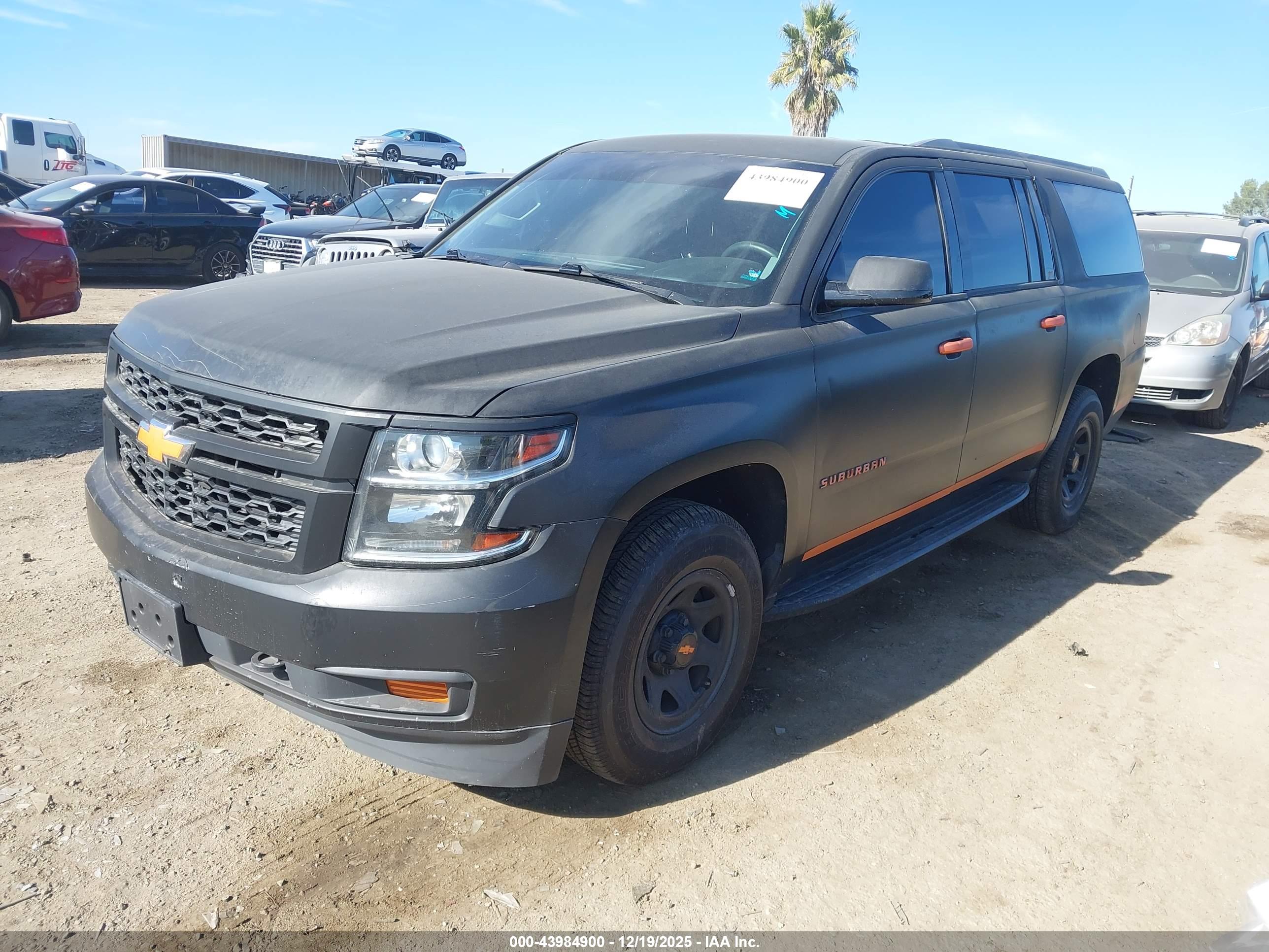 CHEVROLET SUBURBAN image 2