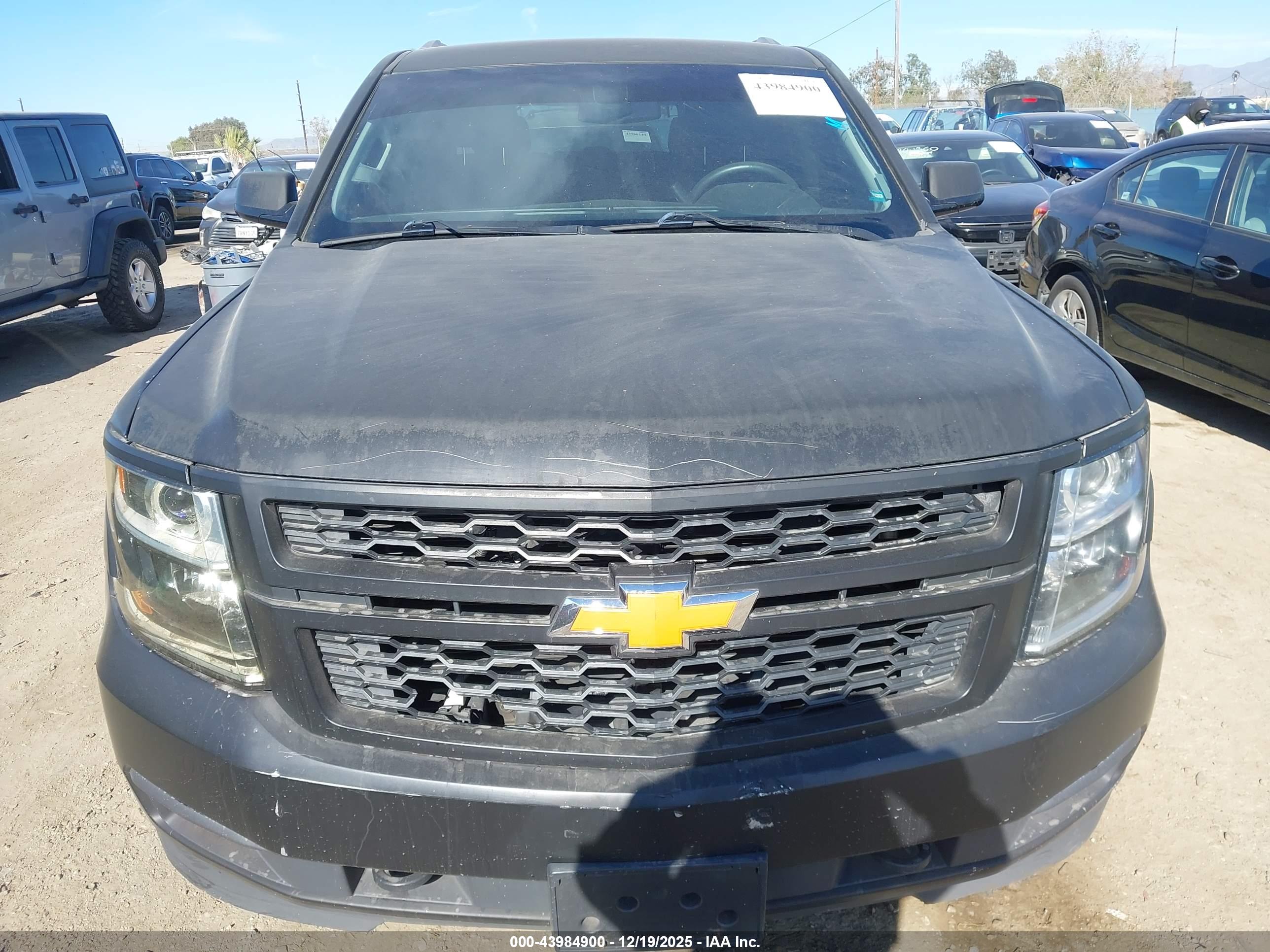 CHEVROLET SUBURBAN image 6