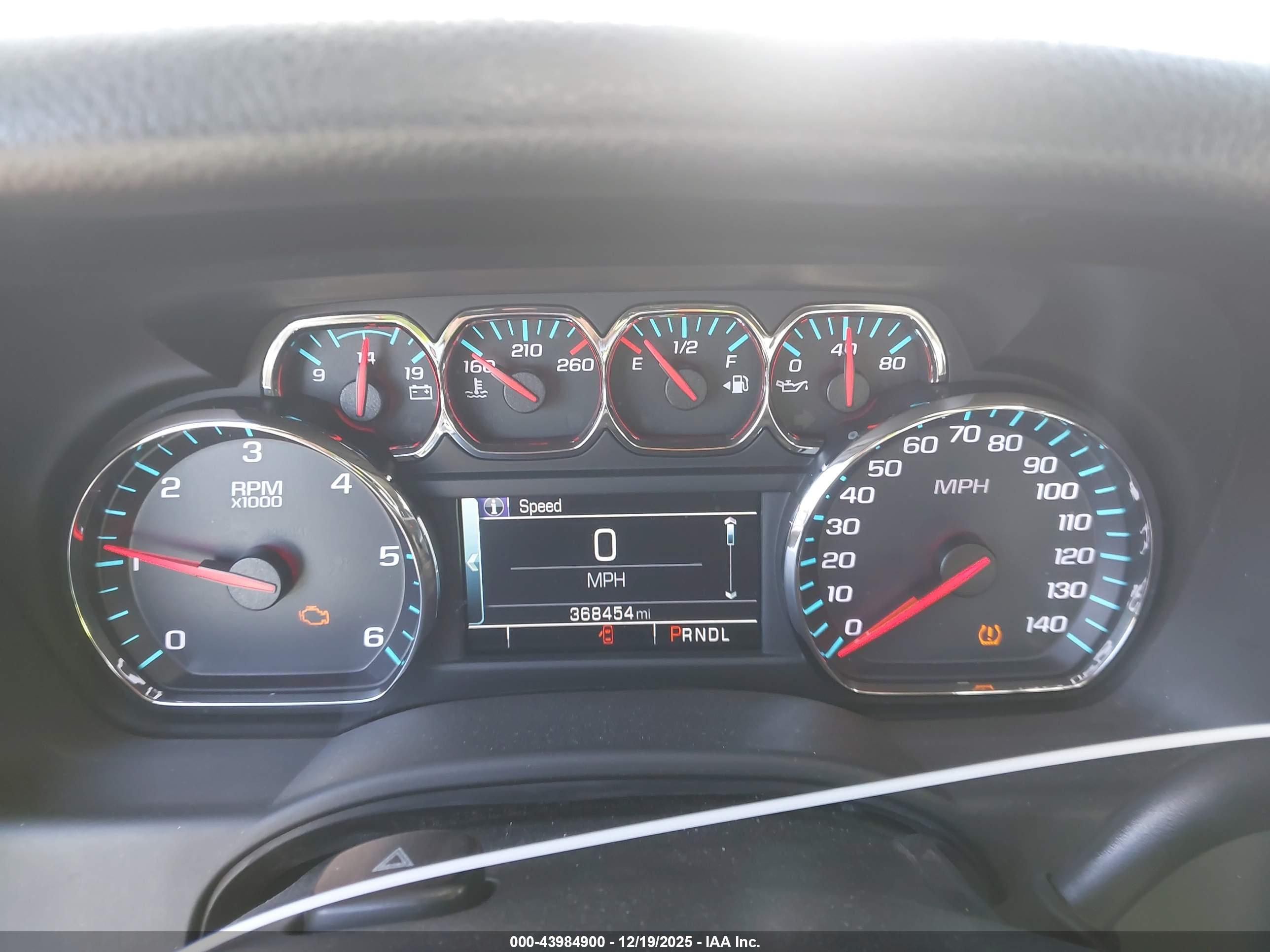 CHEVROLET SUBURBAN image 7