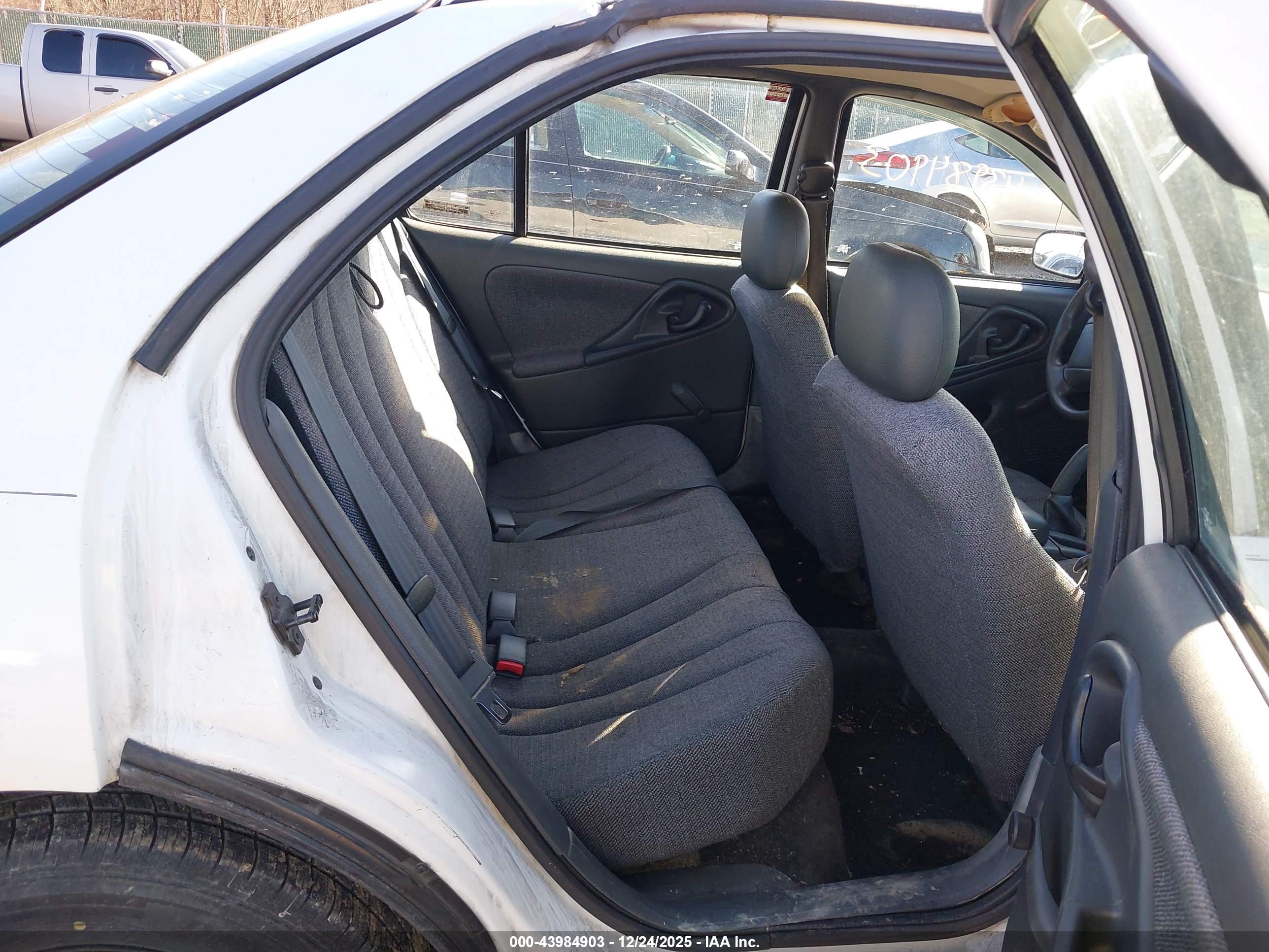 CHEVROLET CAVALIER image 8