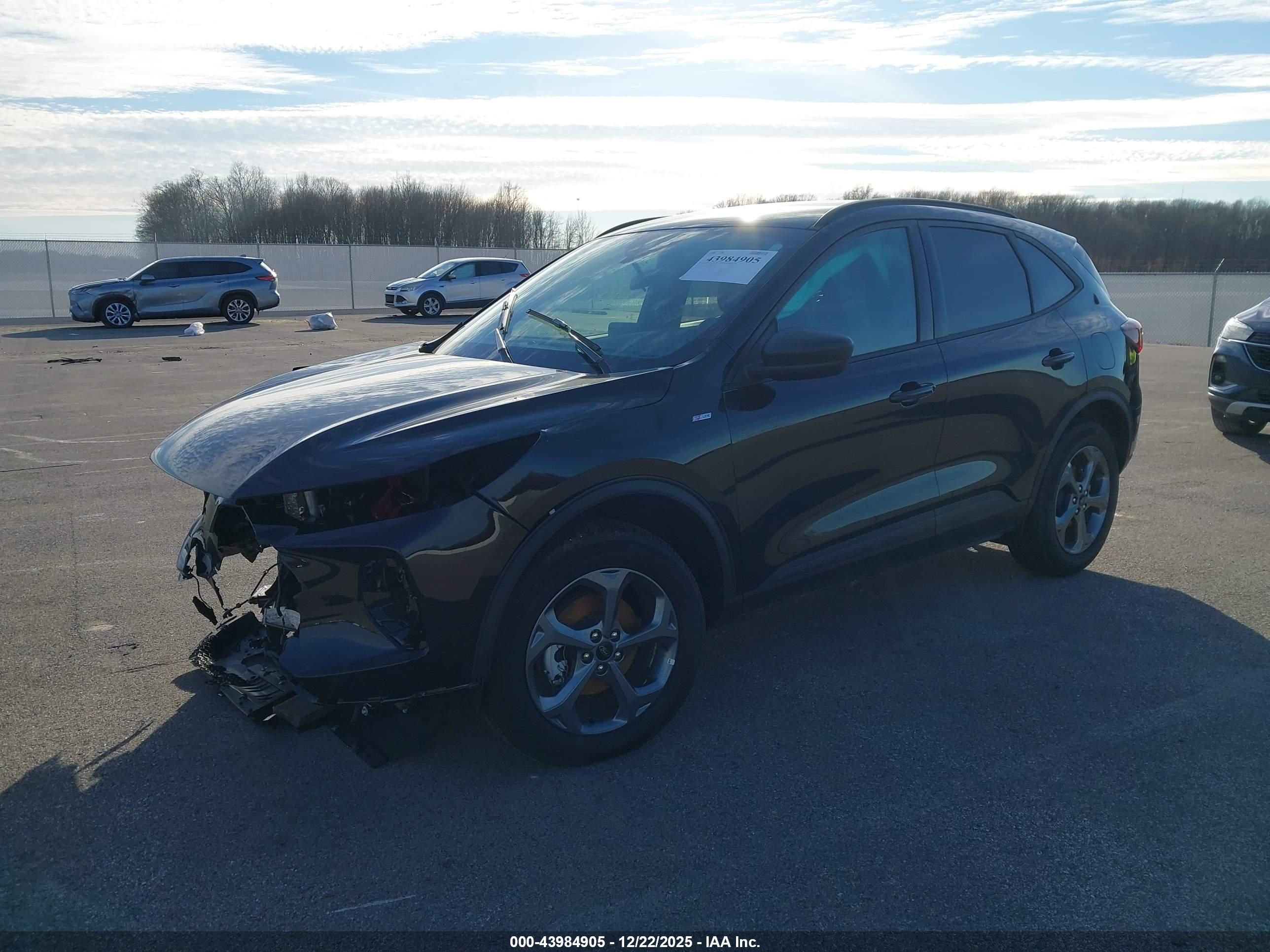 FORD ESCAPE image 2