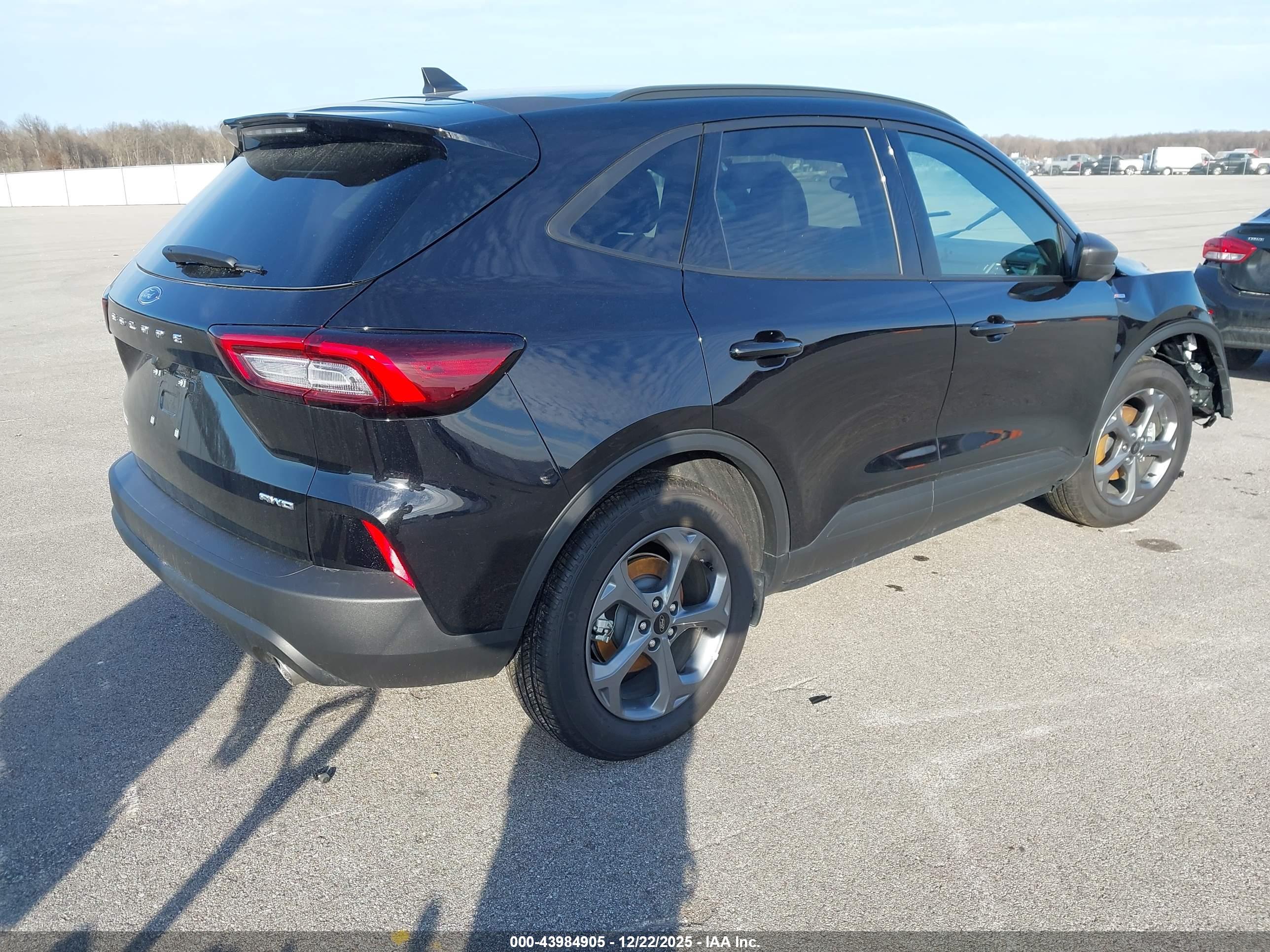 FORD ESCAPE image 4