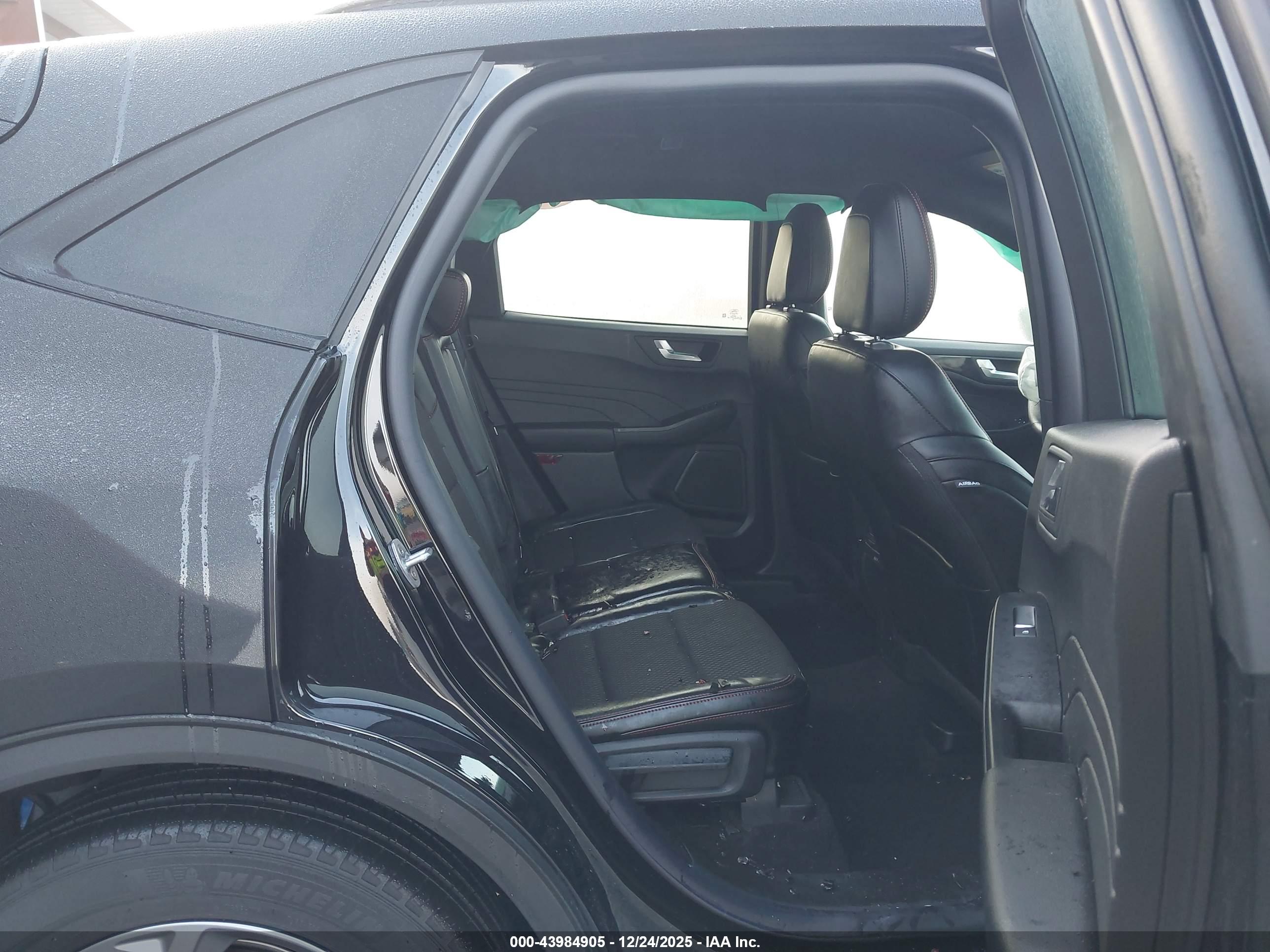 FORD ESCAPE image 8