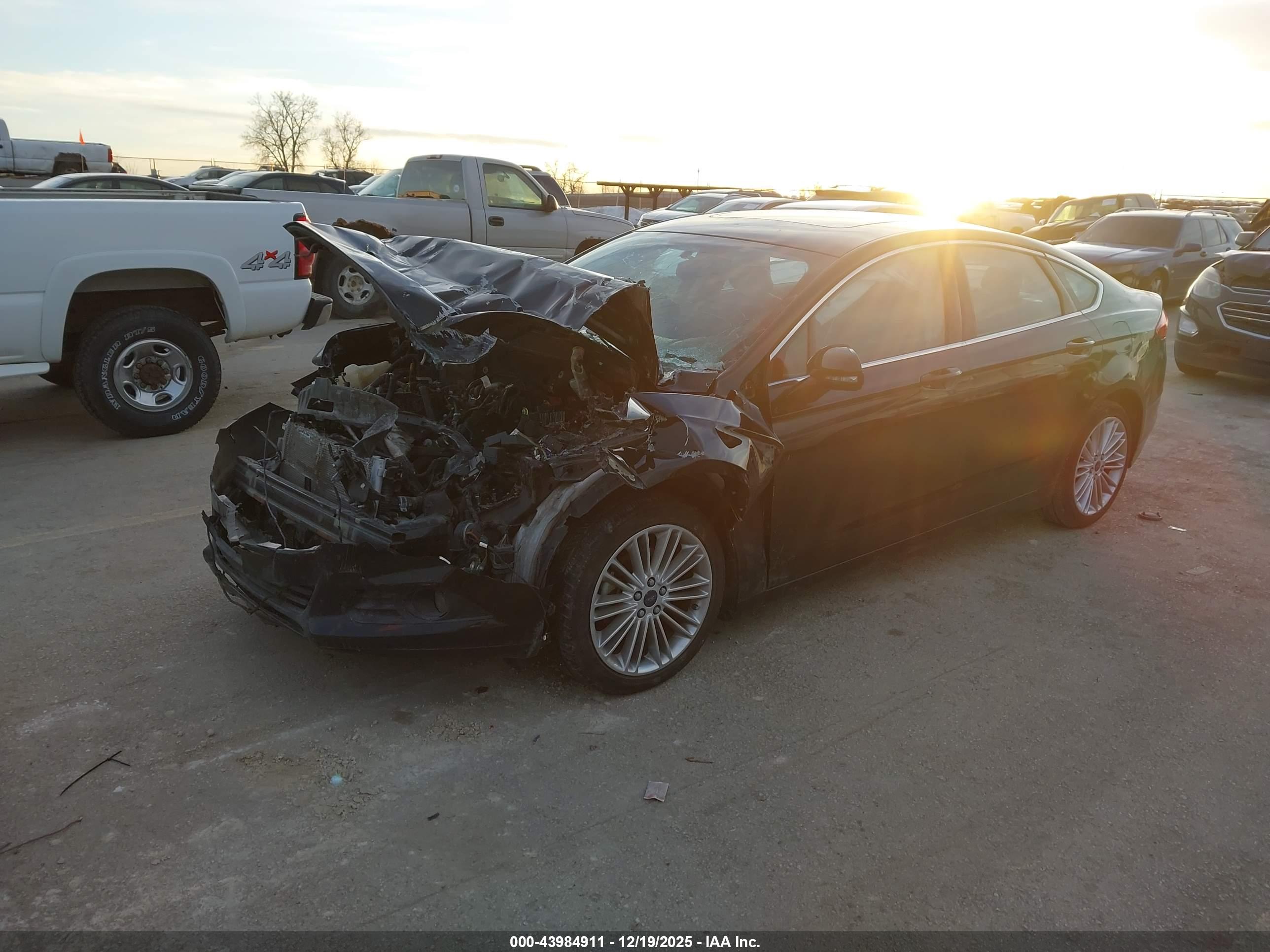 FORD FUSION image 2