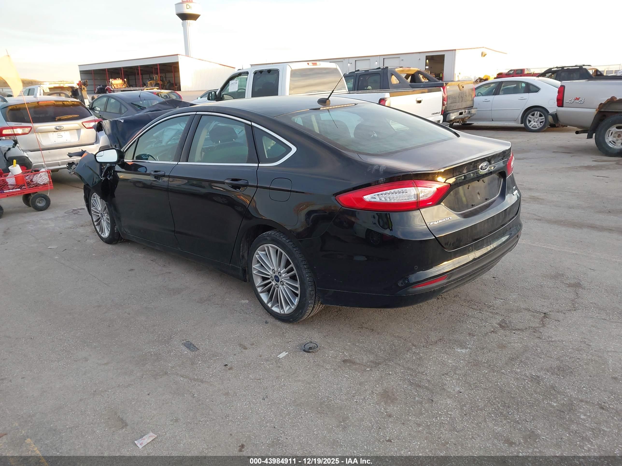 FORD FUSION image 3