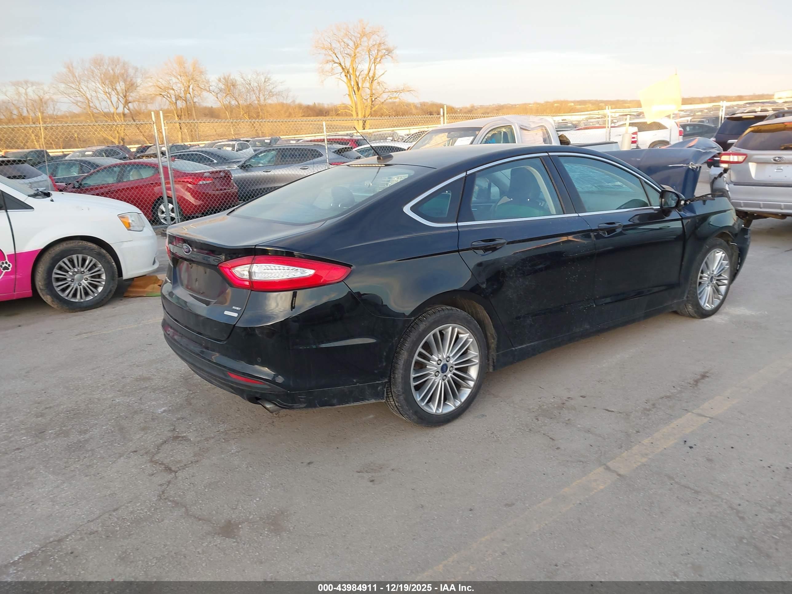 FORD FUSION image 4