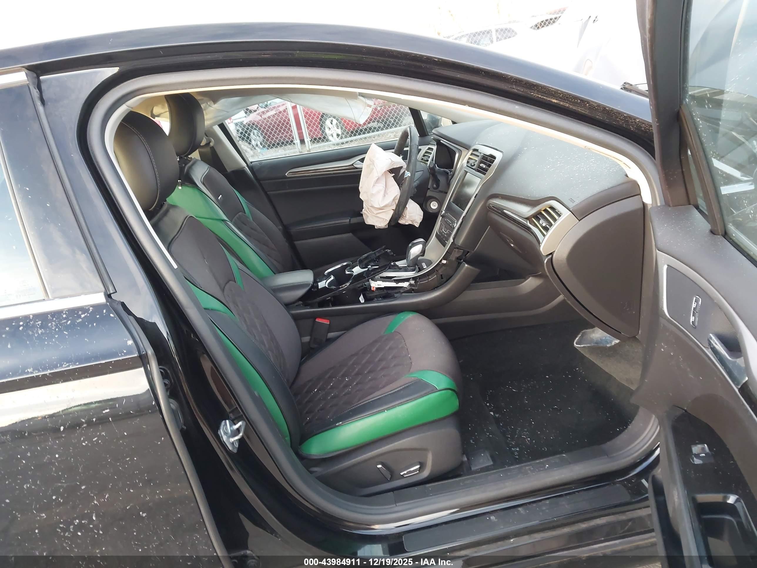 FORD FUSION image 5