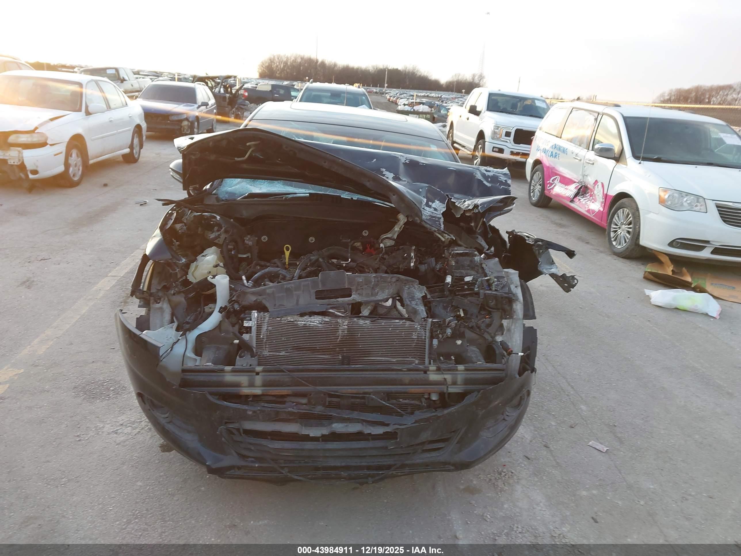 FORD FUSION image 6