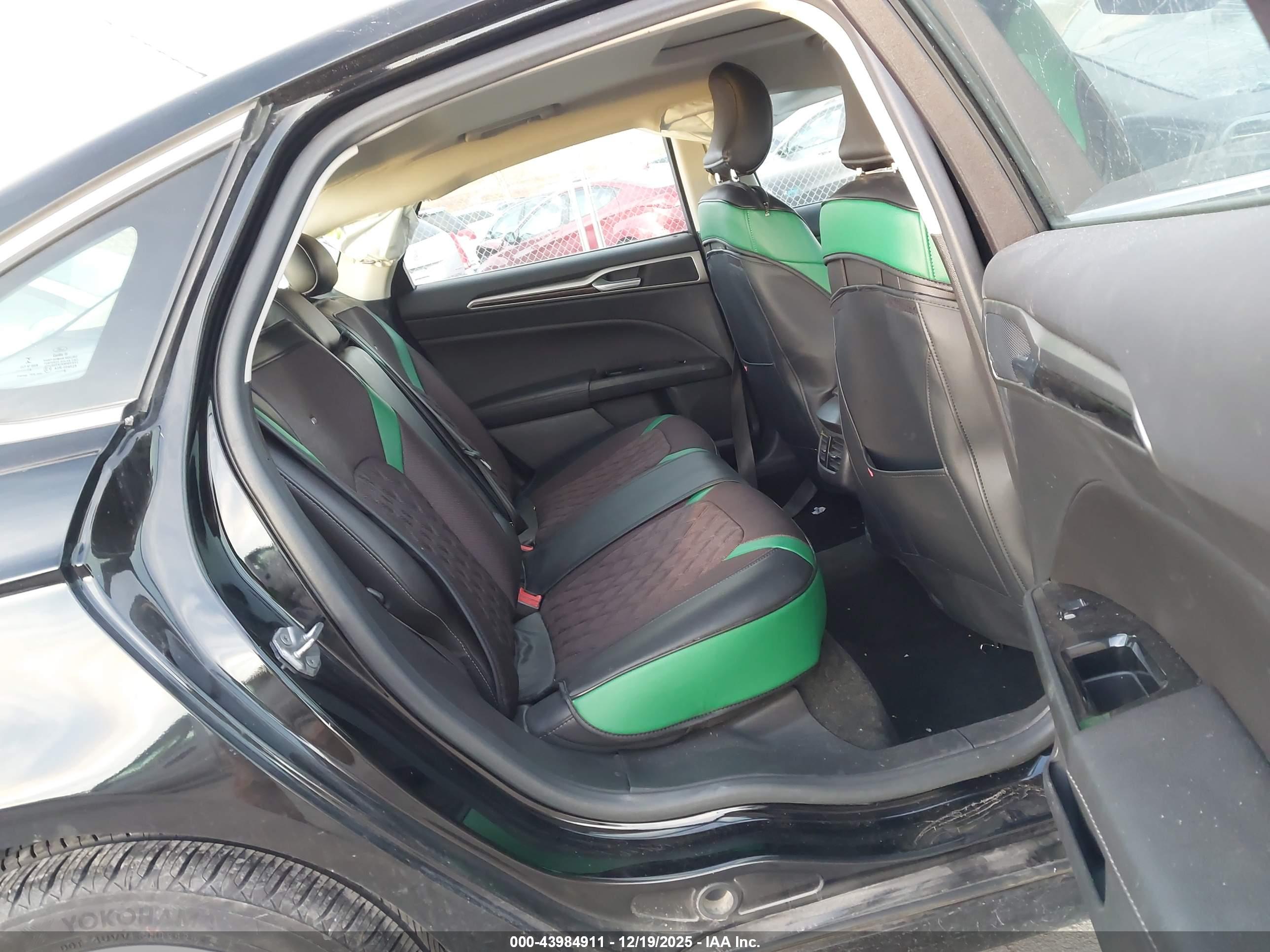 FORD FUSION image 8