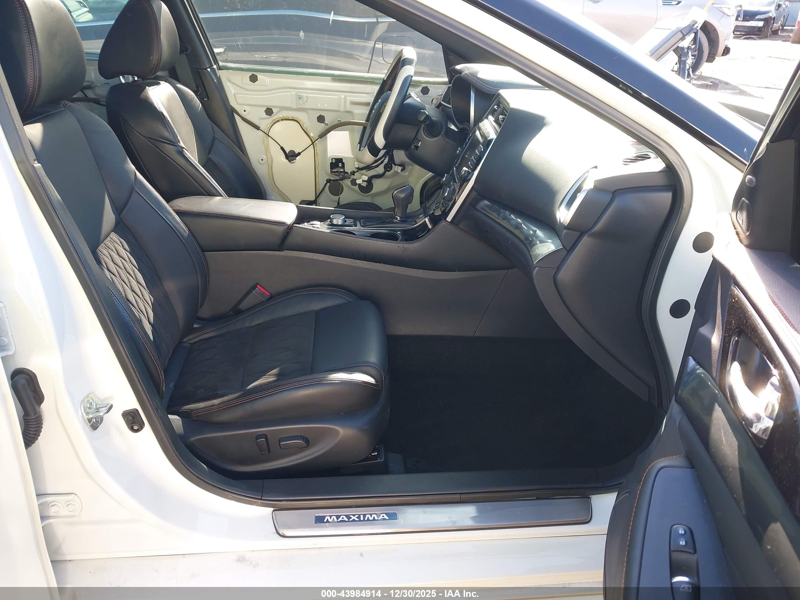 NISSAN MAXIMA image 5