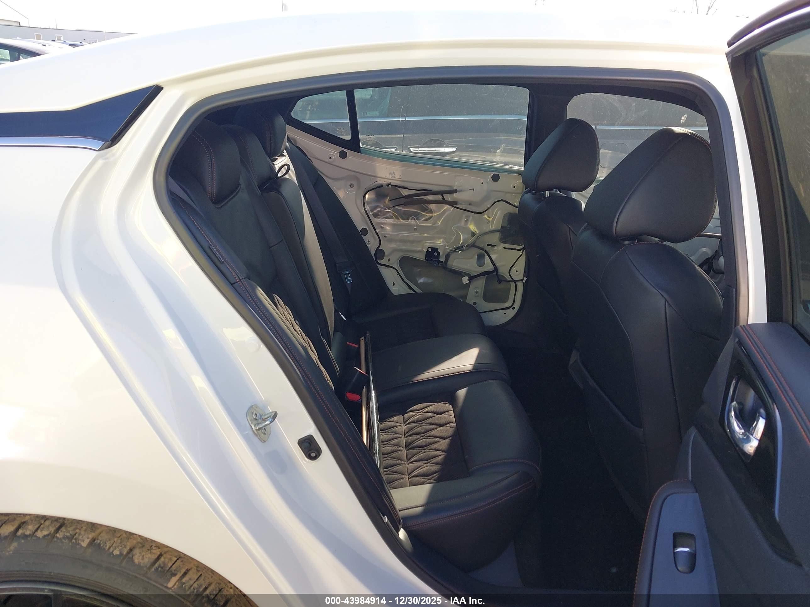 NISSAN MAXIMA image 8