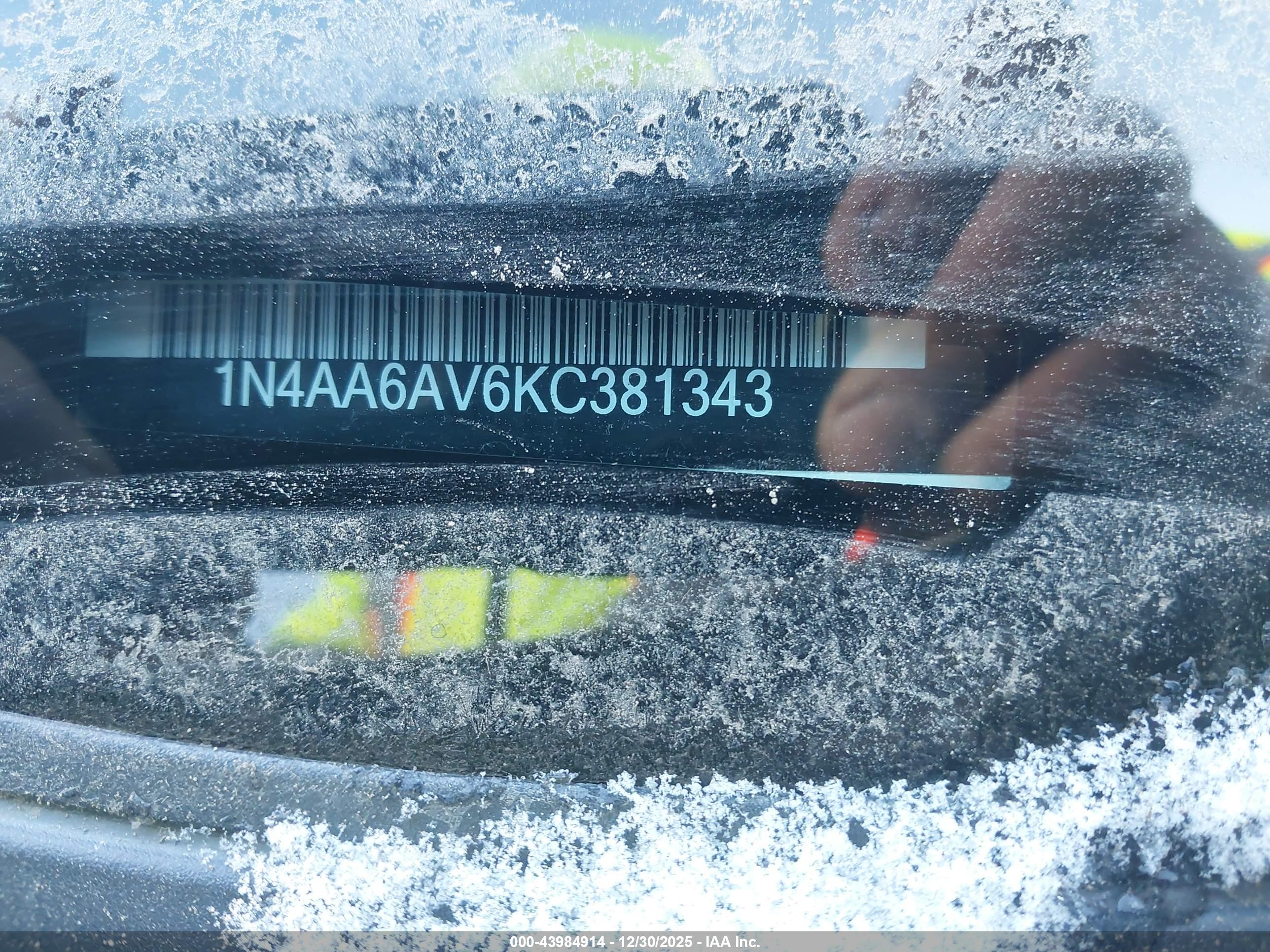 NISSAN MAXIMA image 9