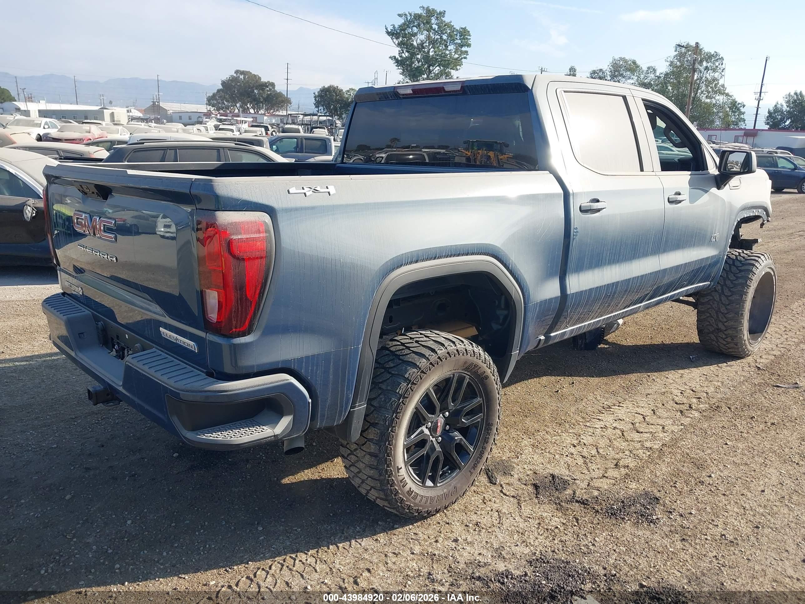 GMC SIERRA image 4