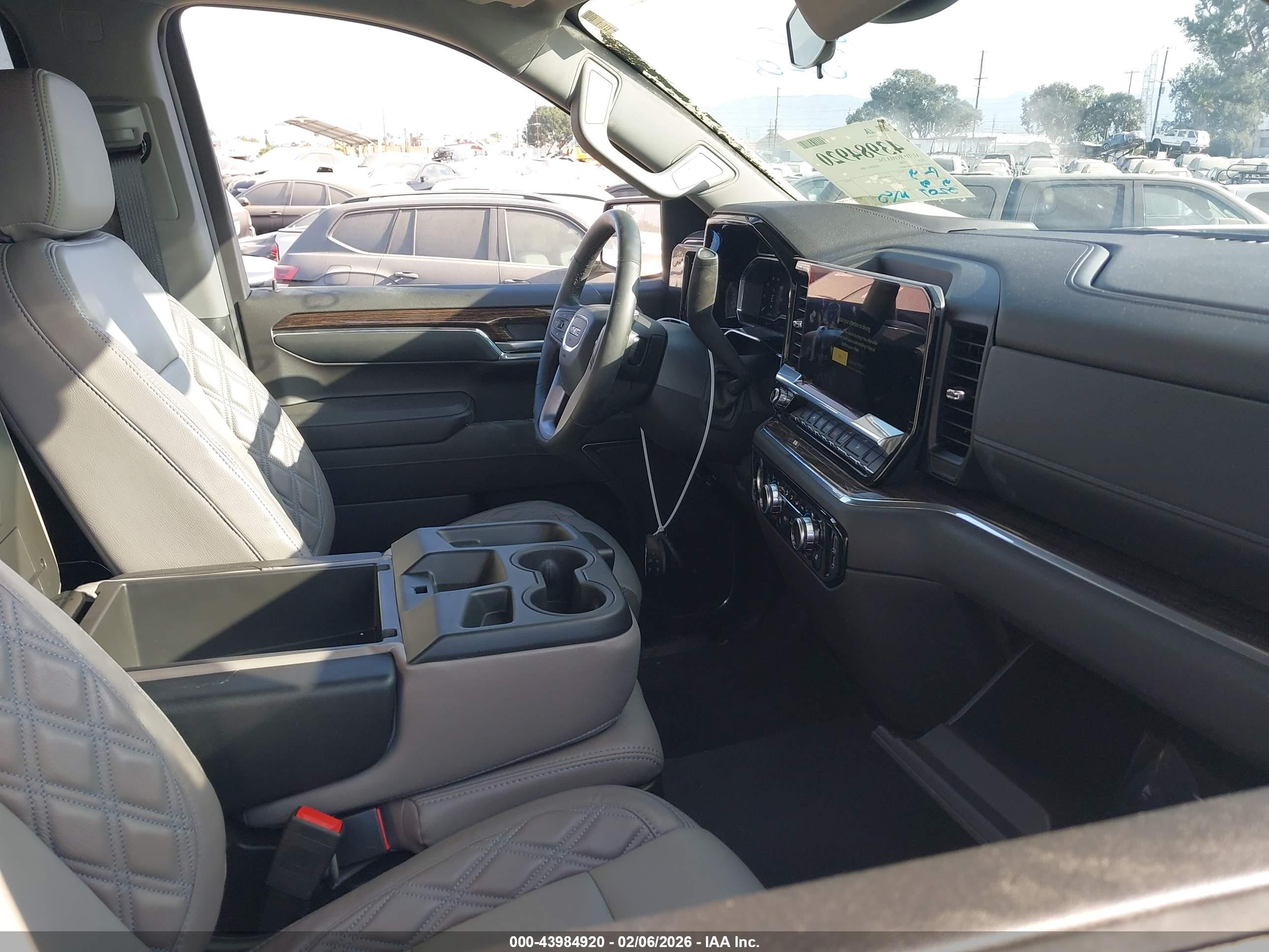 GMC SIERRA image 5