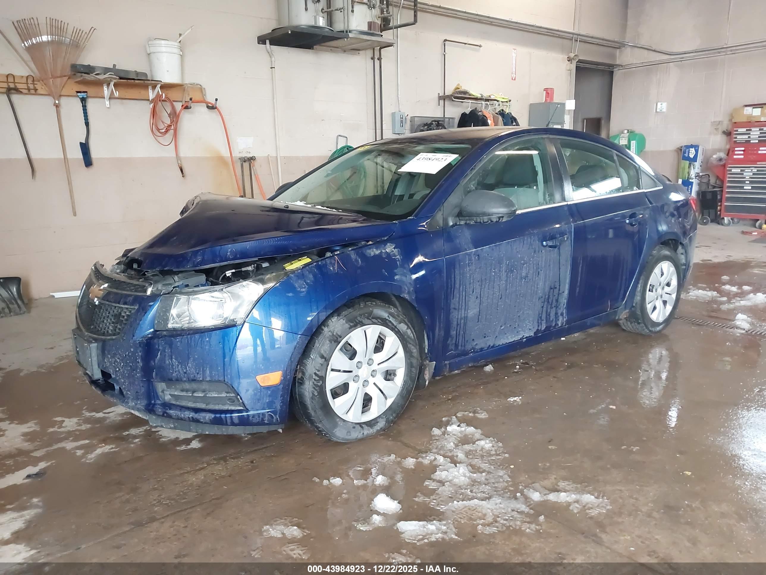 CHEVROLET CRUZE image 2