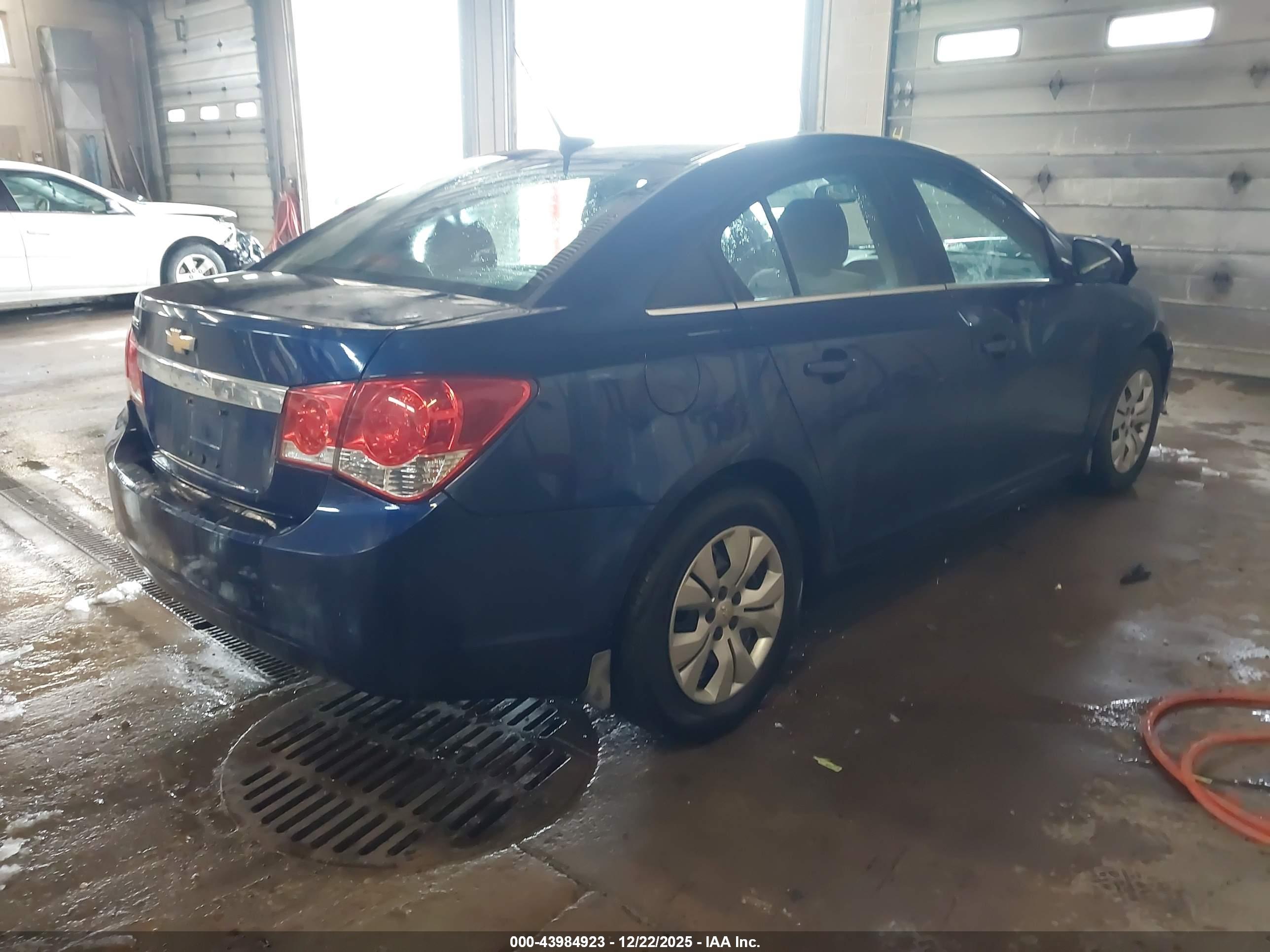CHEVROLET CRUZE image 4