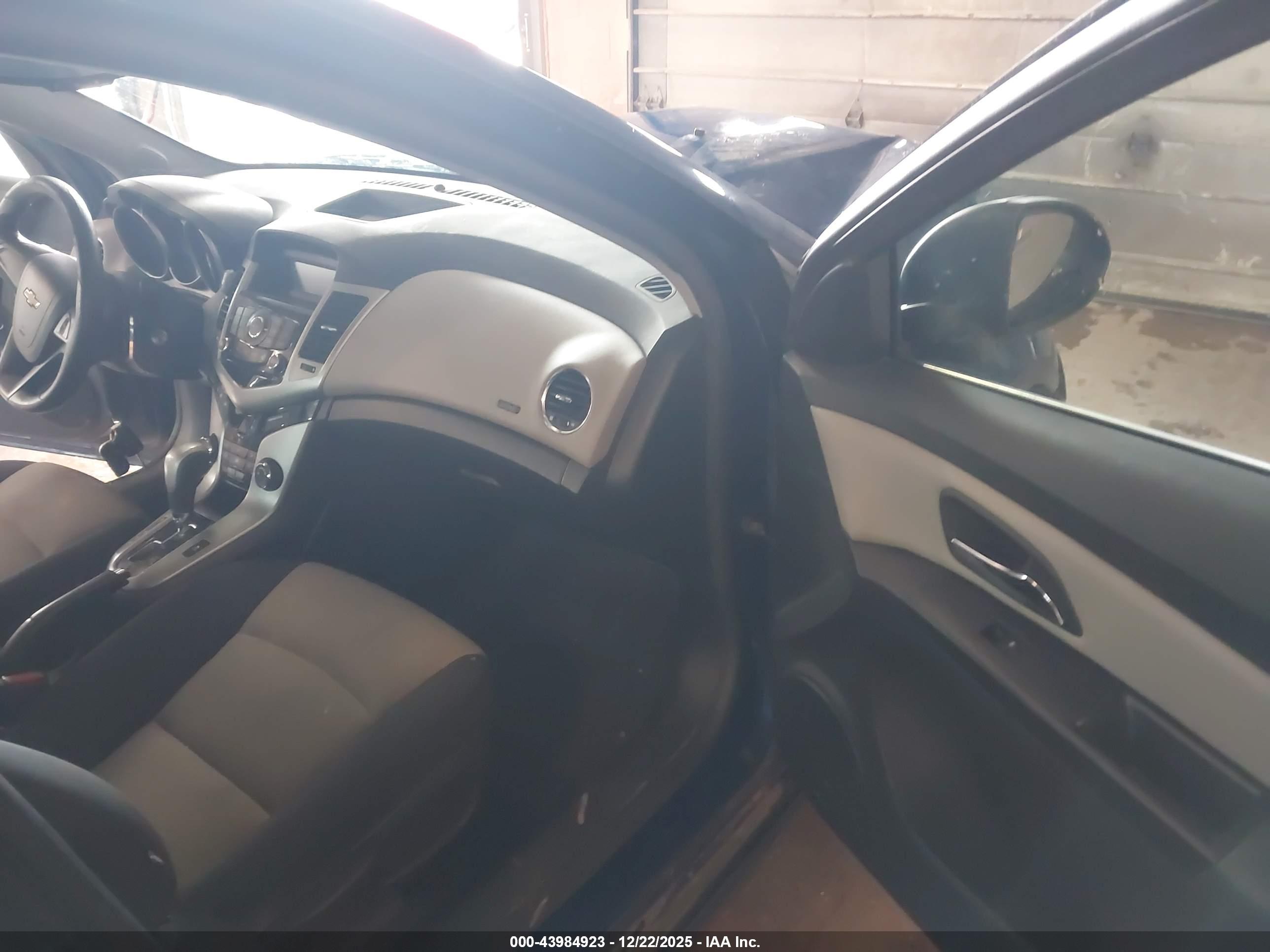 CHEVROLET CRUZE image 5