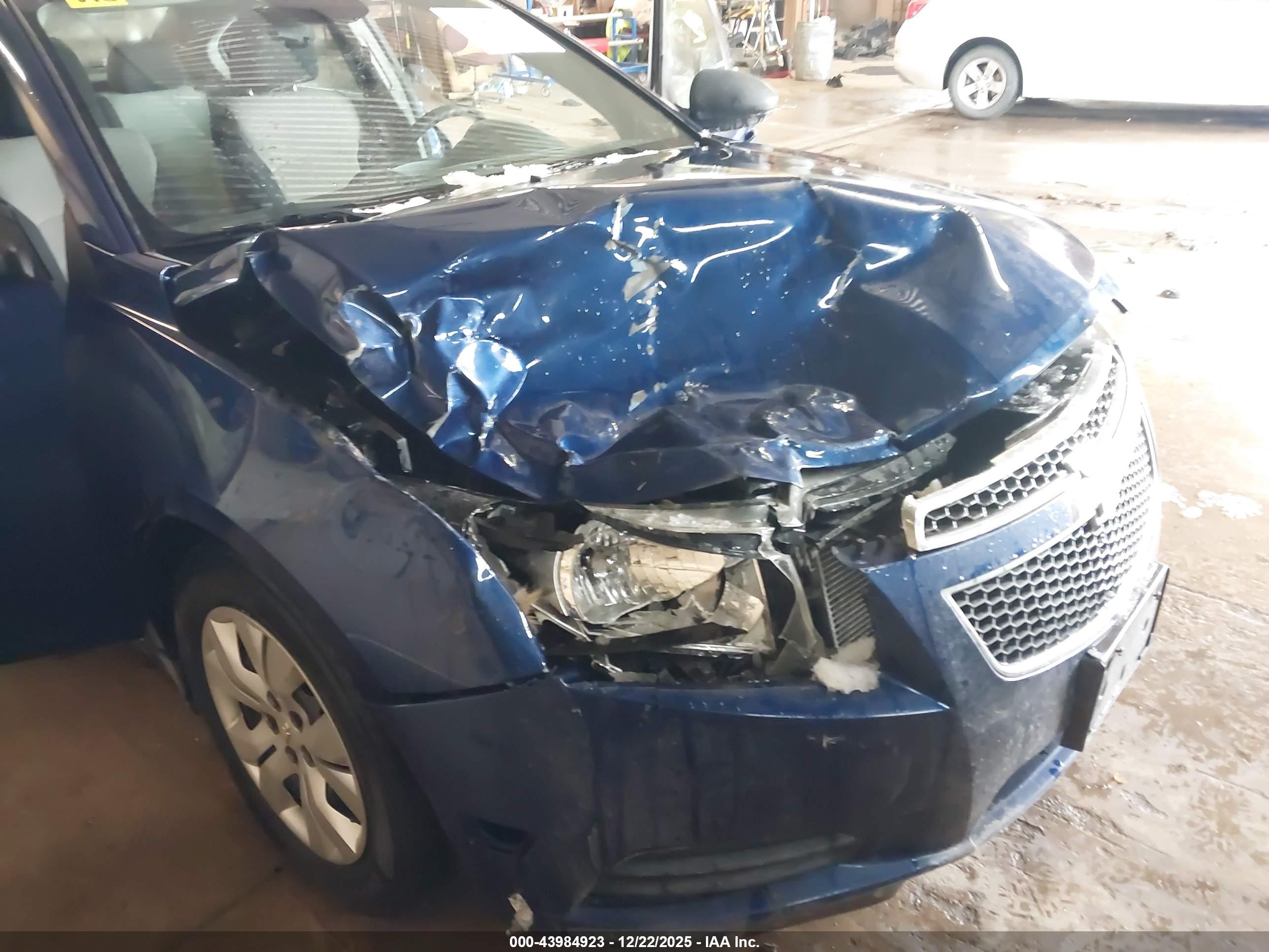 CHEVROLET CRUZE image 6