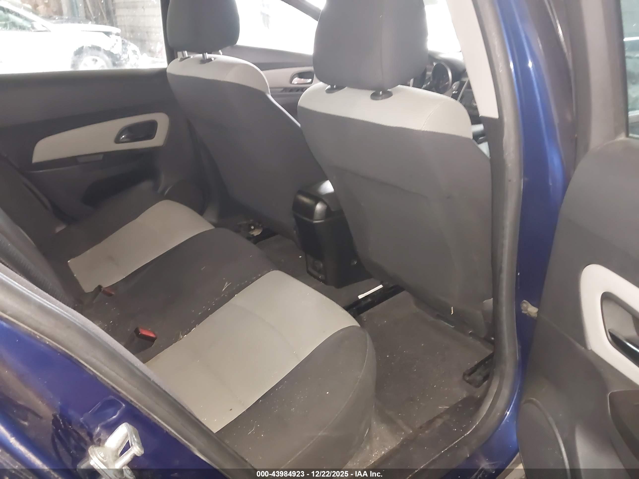 CHEVROLET CRUZE image 8