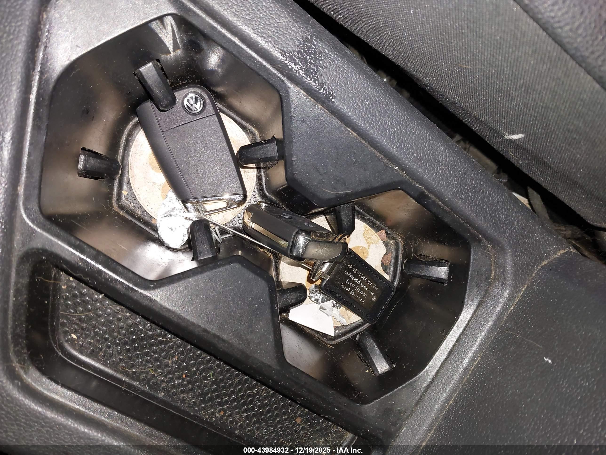 VOLKSWAGEN TIGUAN image 11
