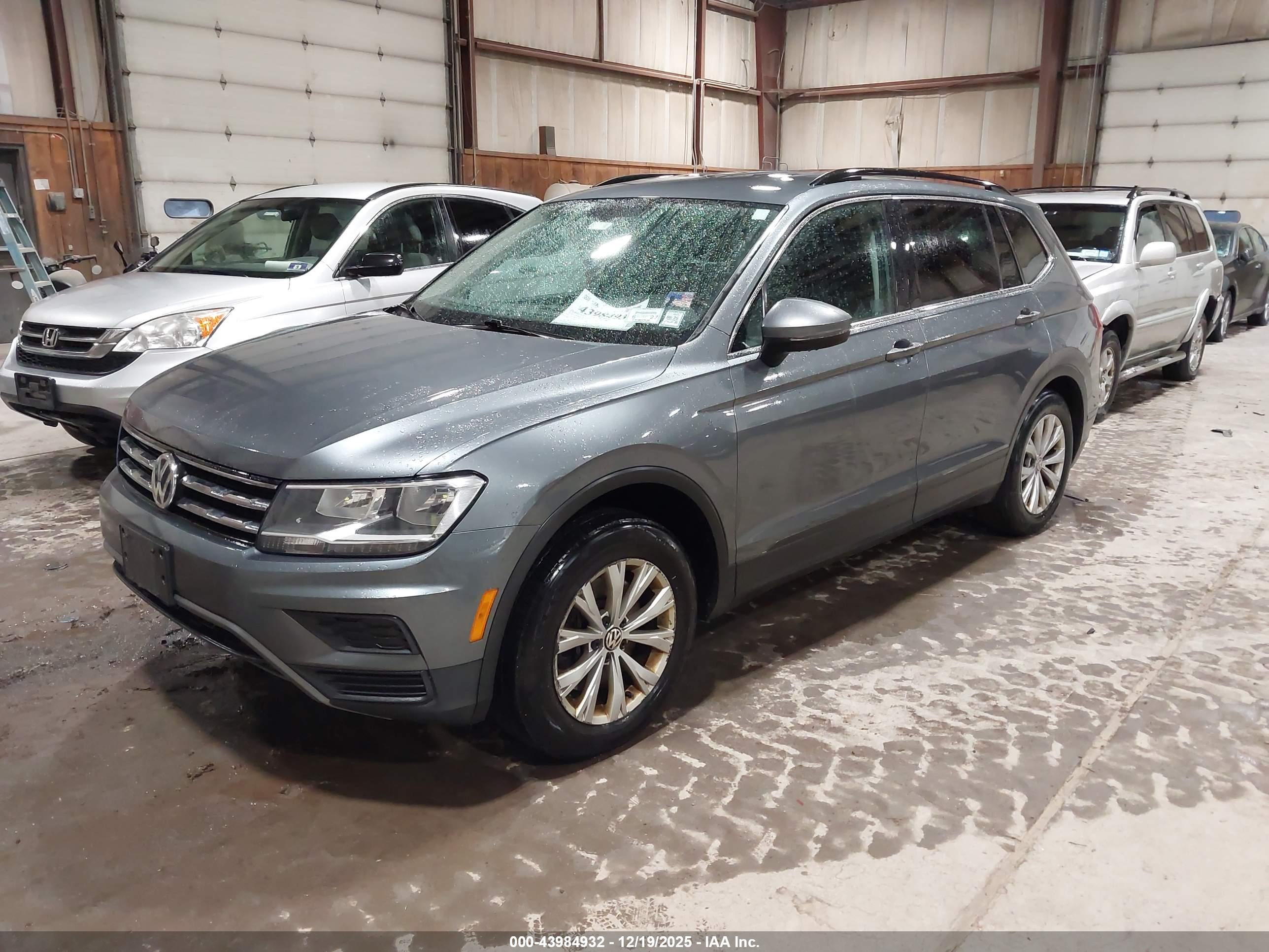 VOLKSWAGEN TIGUAN image 2