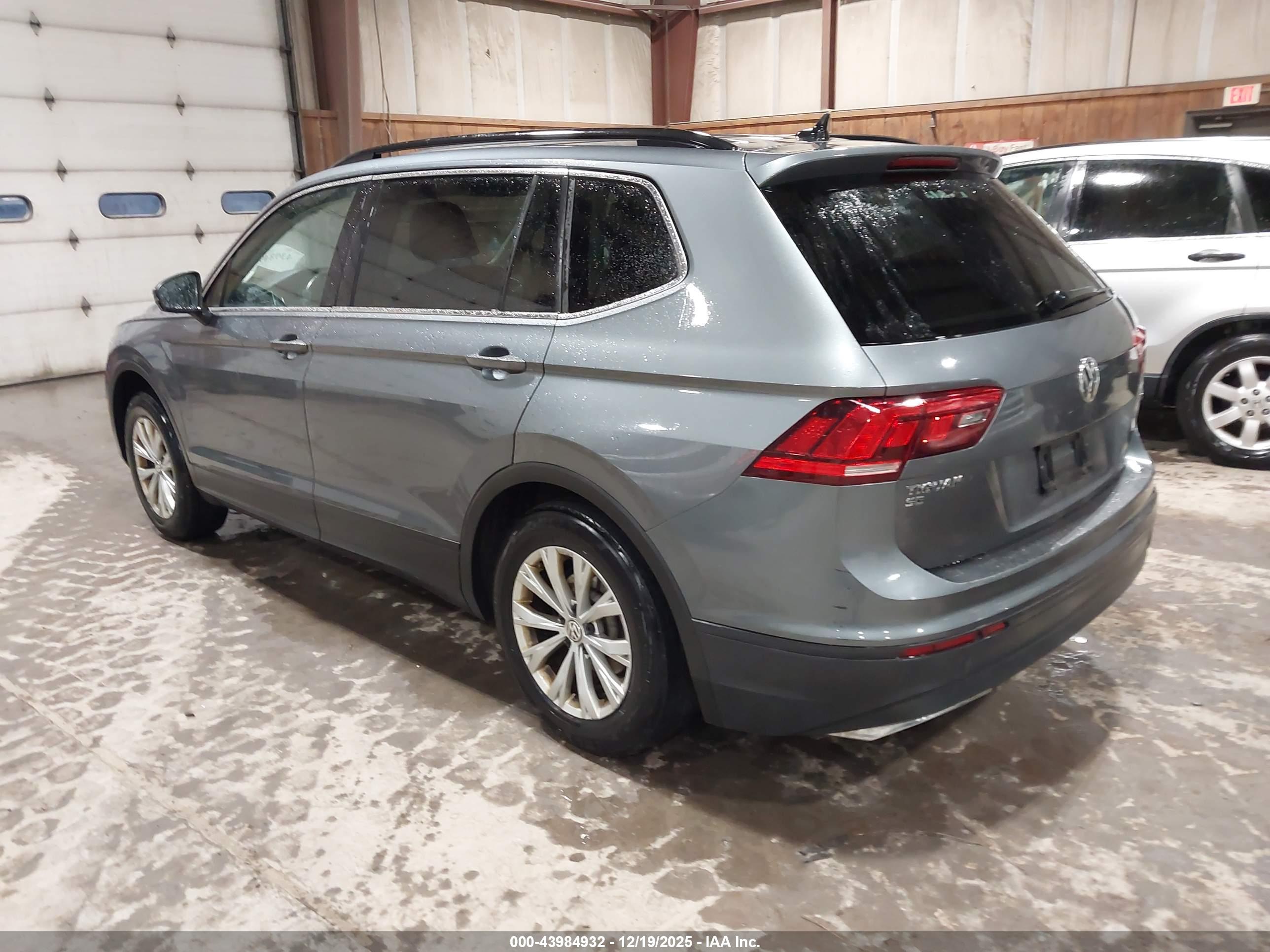 VOLKSWAGEN TIGUAN image 3
