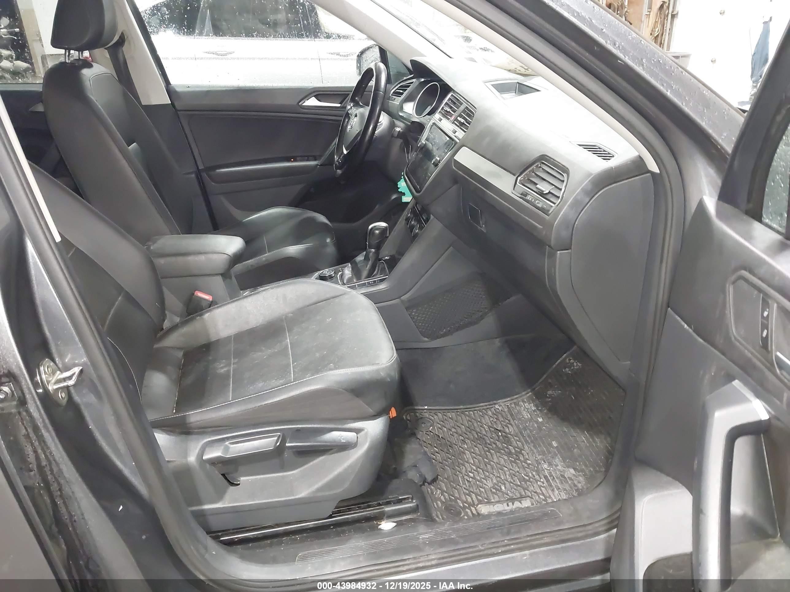 VOLKSWAGEN TIGUAN image 5