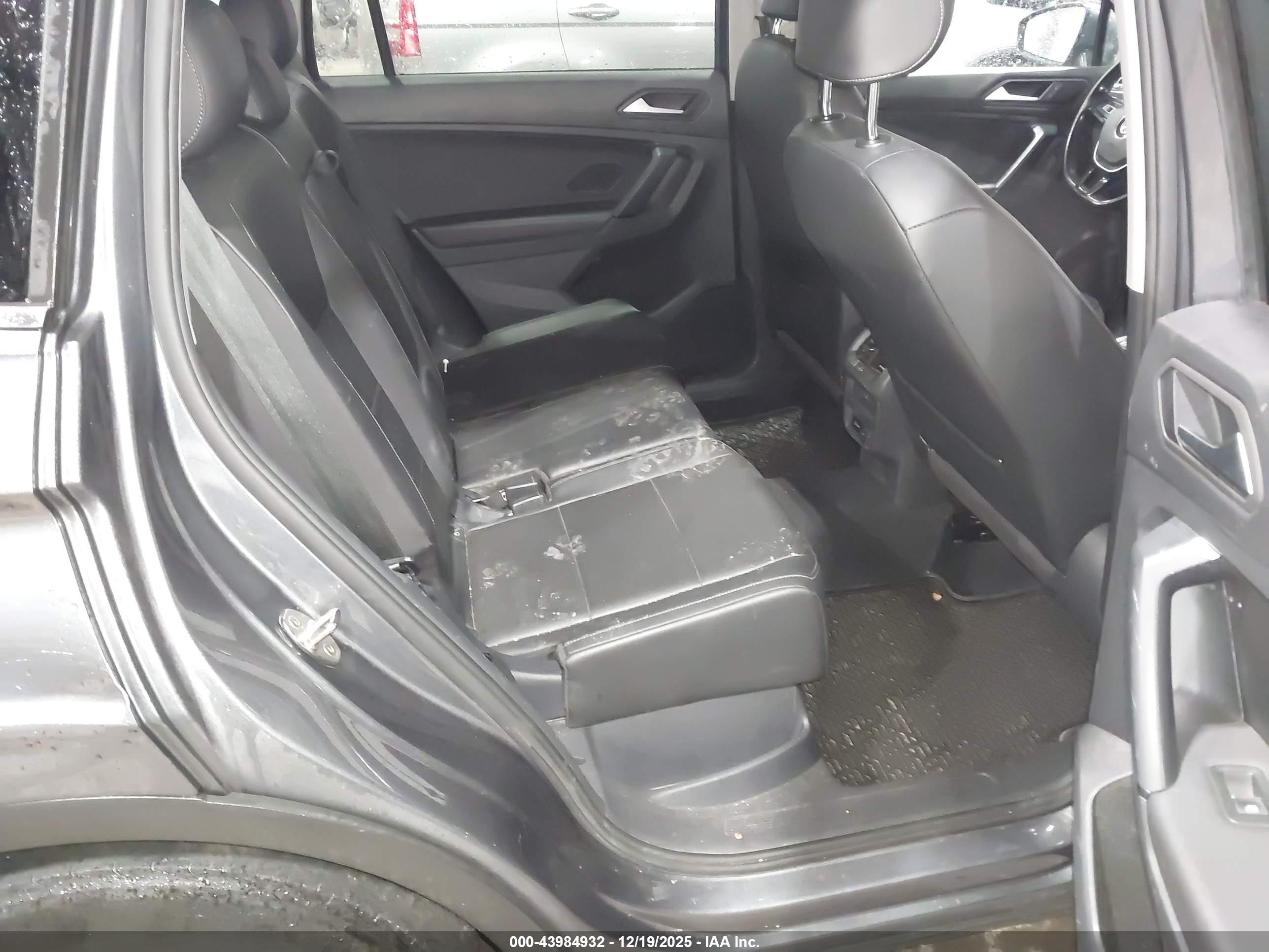 VOLKSWAGEN TIGUAN image 8