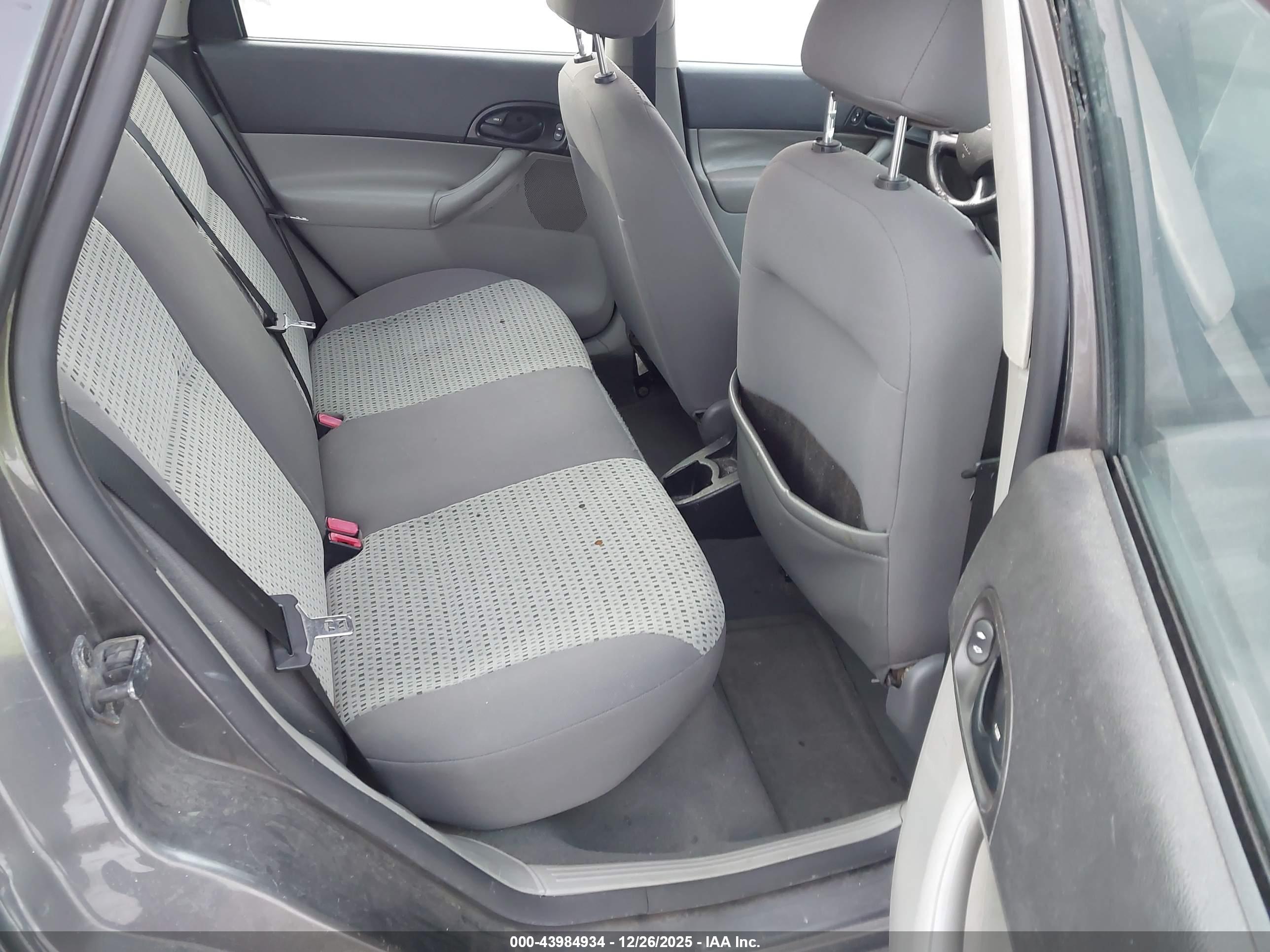 FORD FOCUS image 8