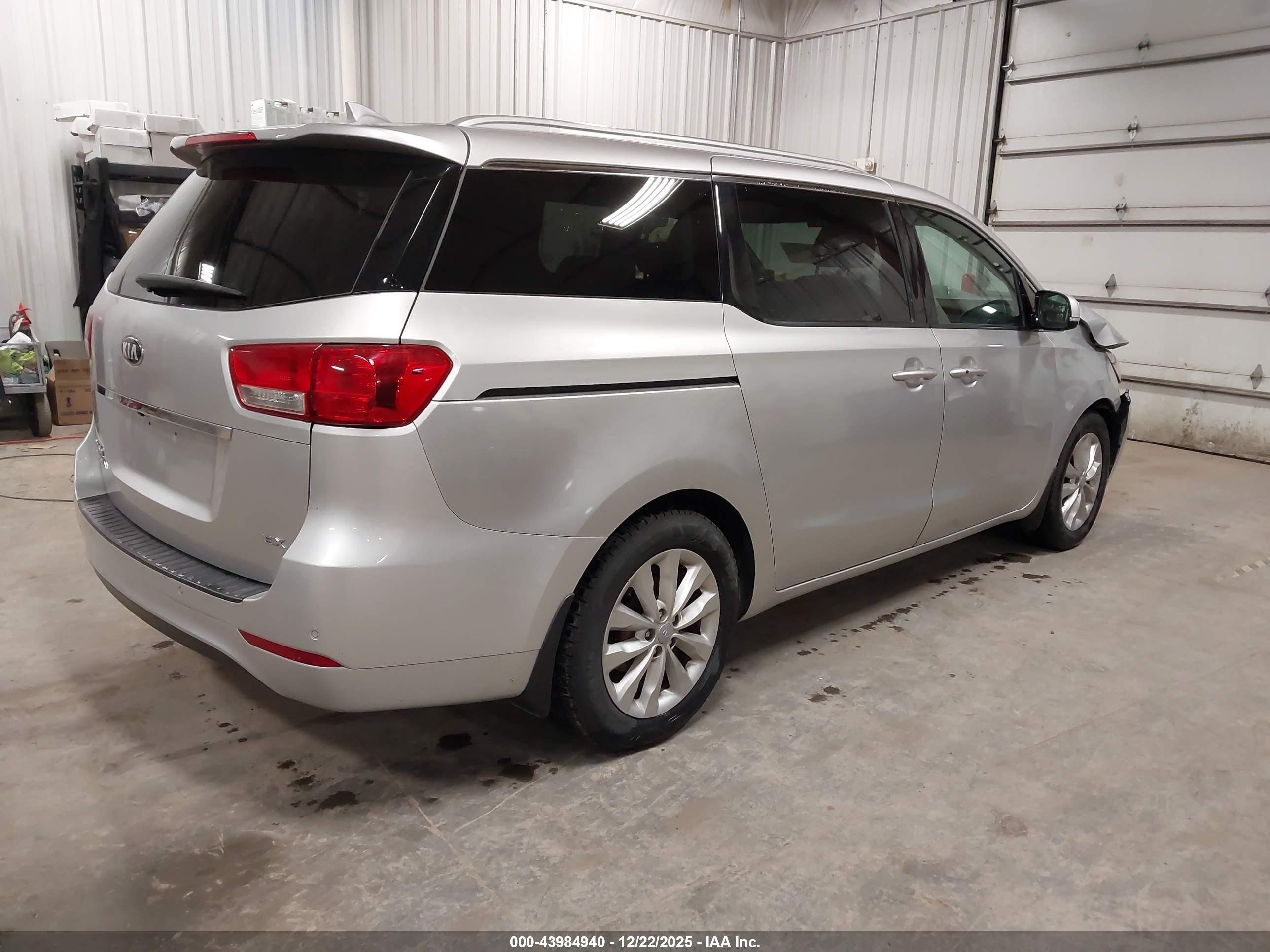 KIA SEDONA image 4