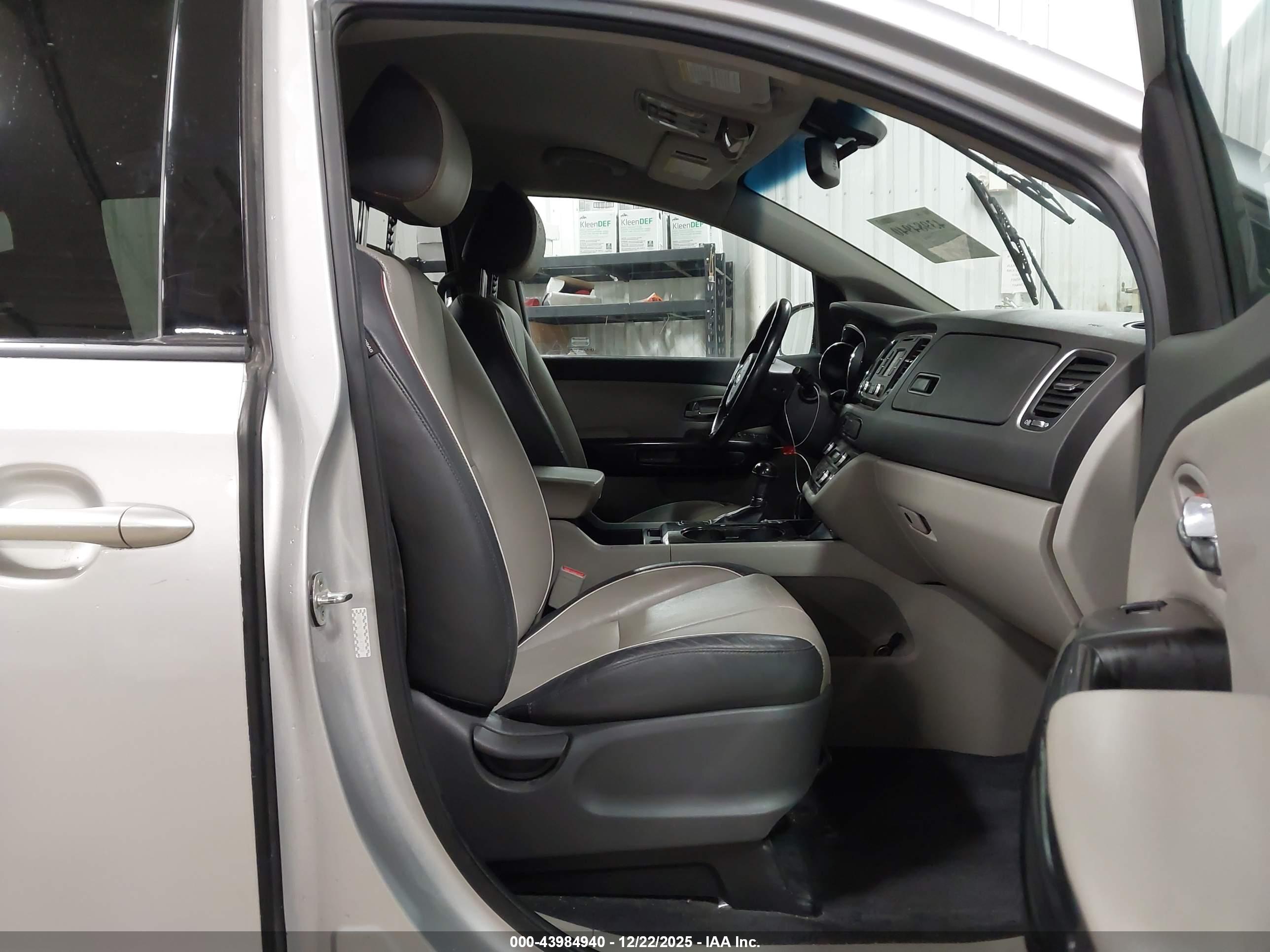 KIA SEDONA image 5