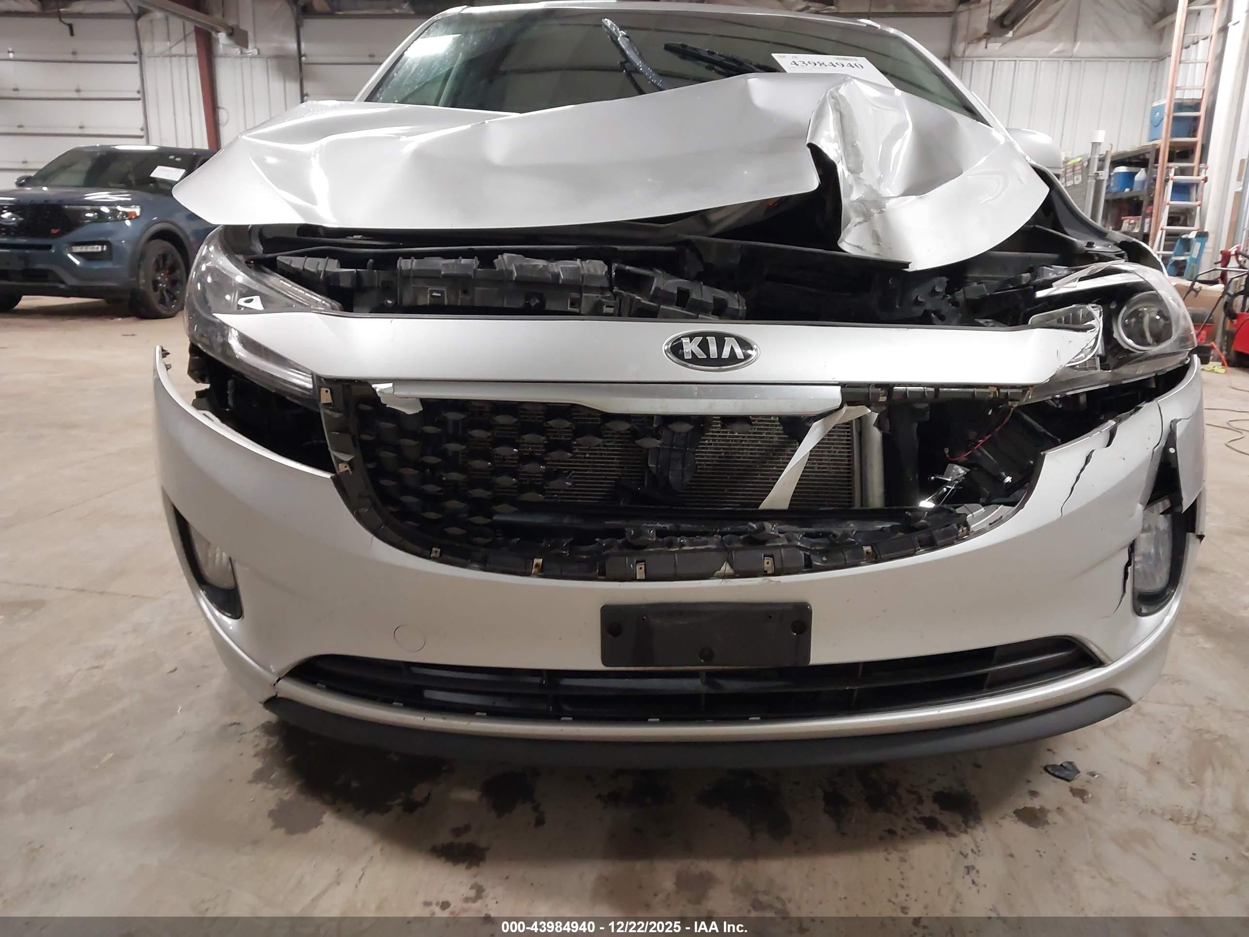 KIA SEDONA image 6