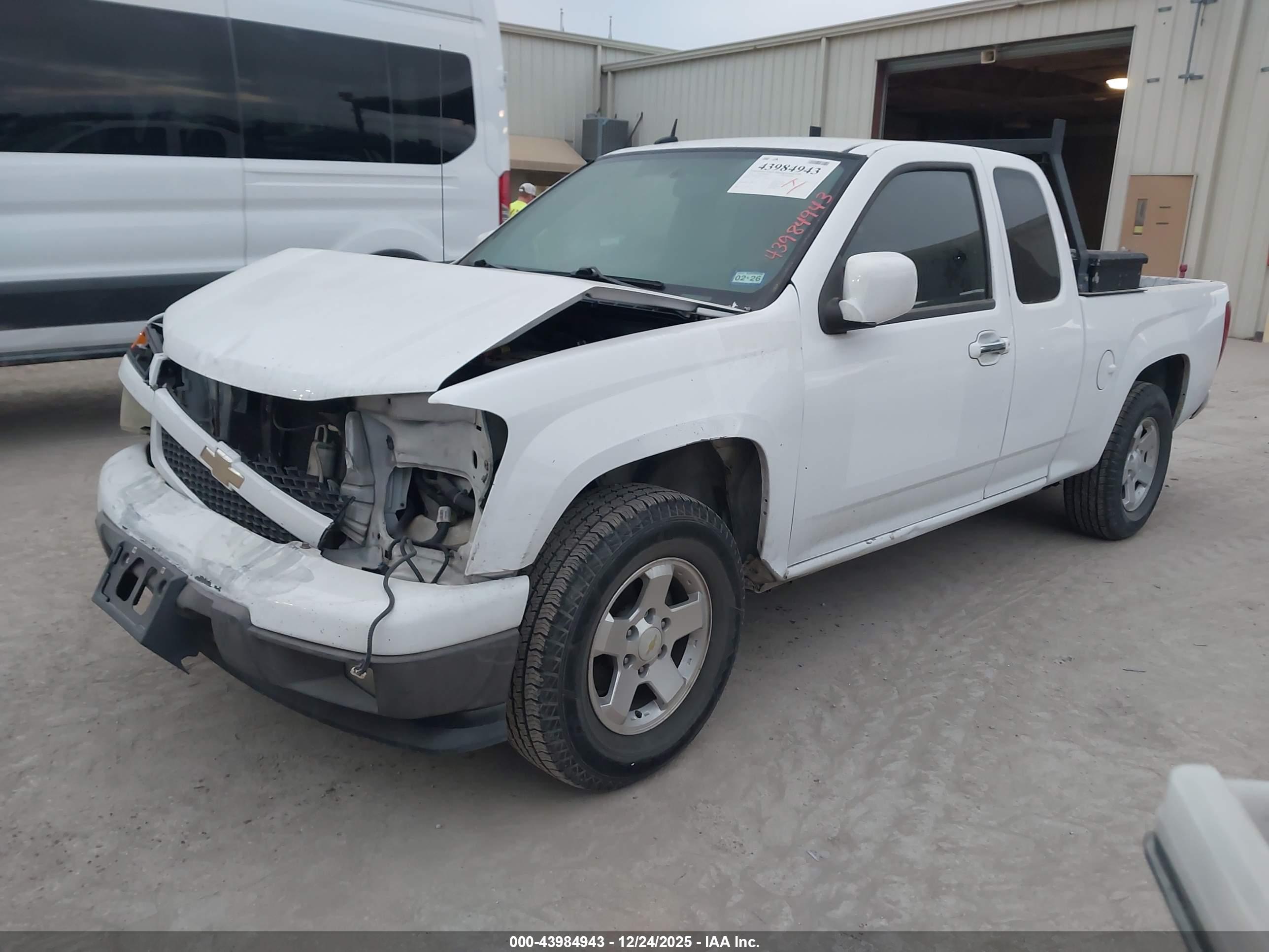 CHEVROLET COLORADO image 2