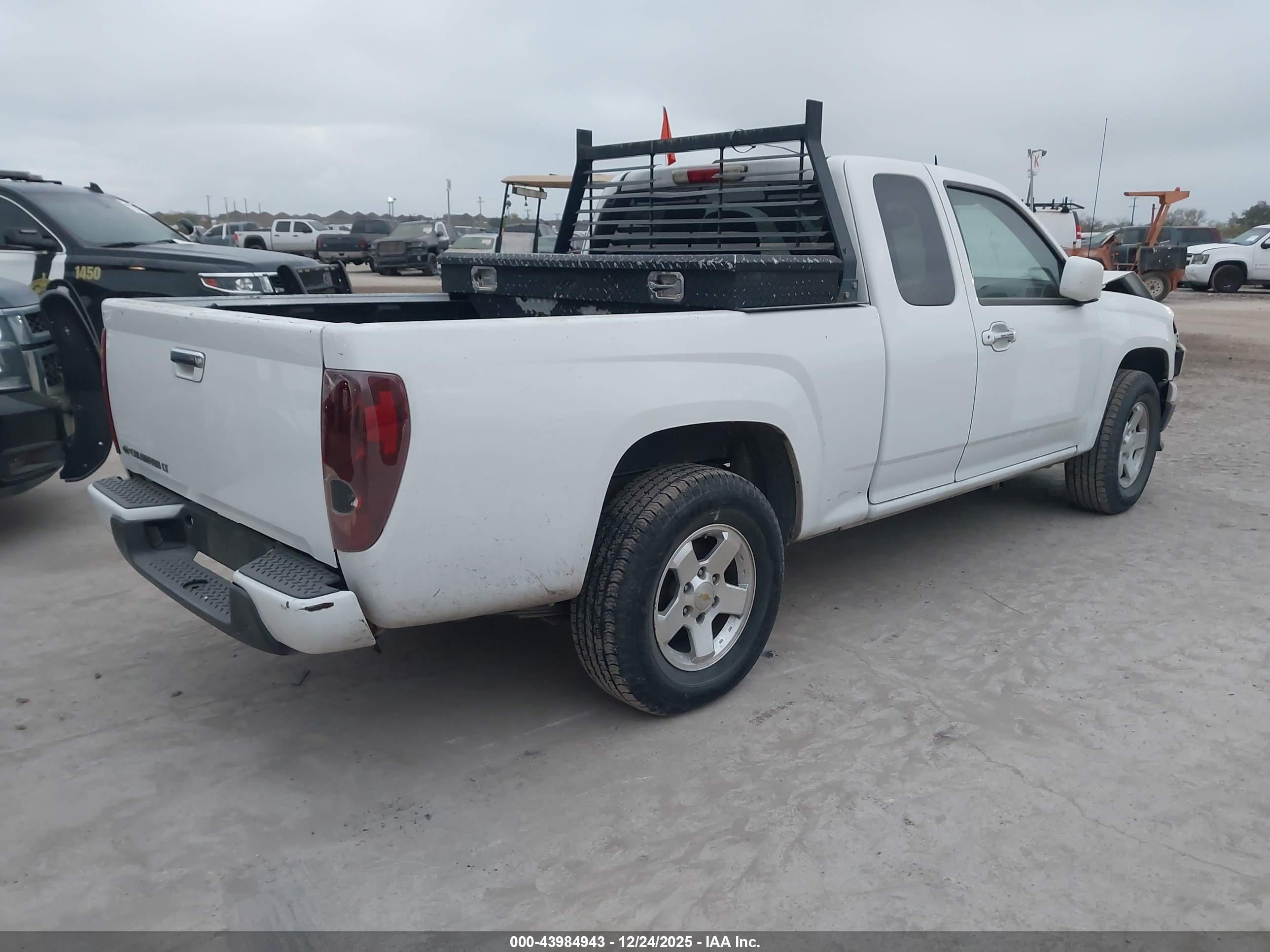 CHEVROLET COLORADO image 4