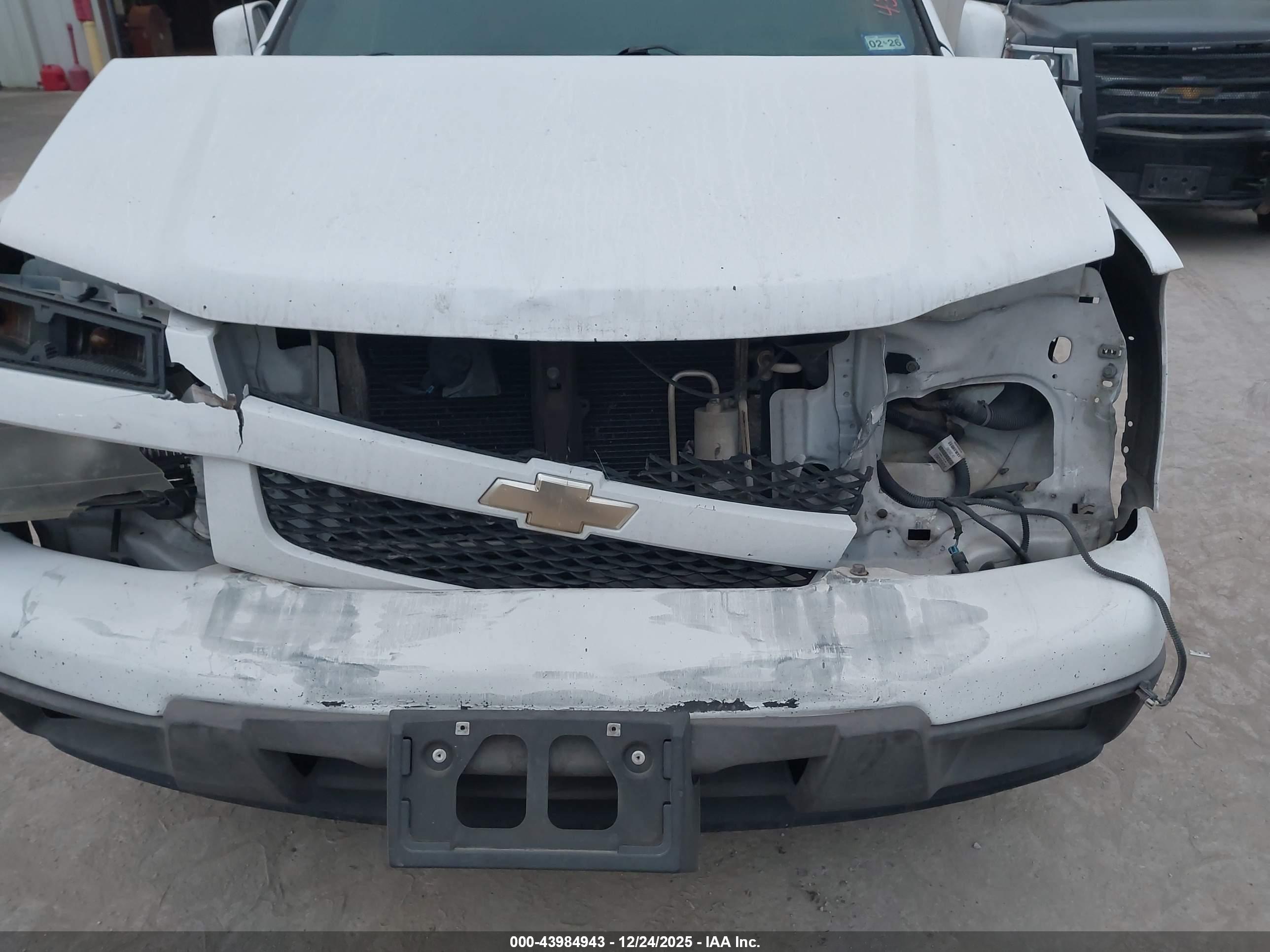CHEVROLET COLORADO image 6