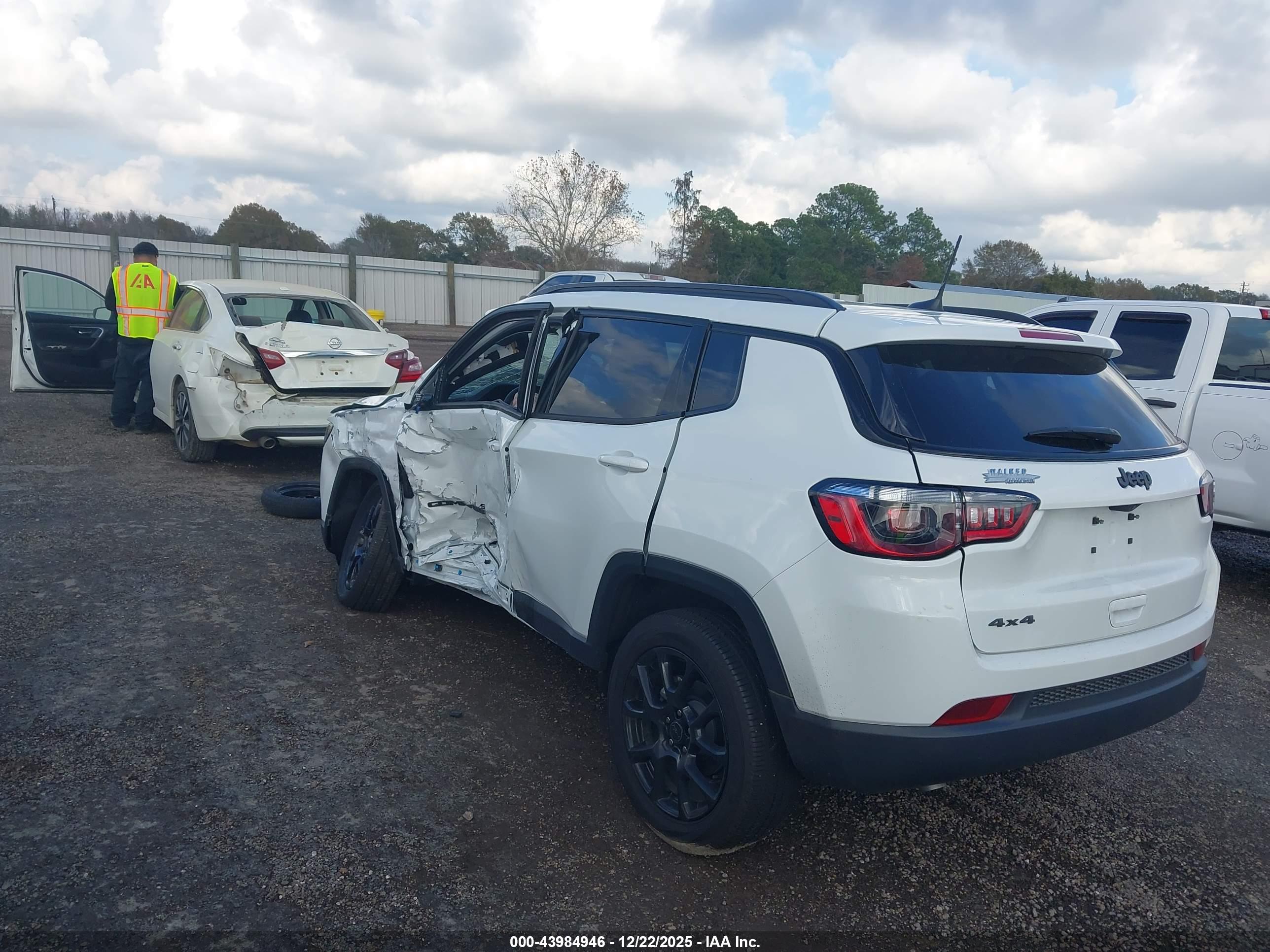 JEEP COMPASS image 3