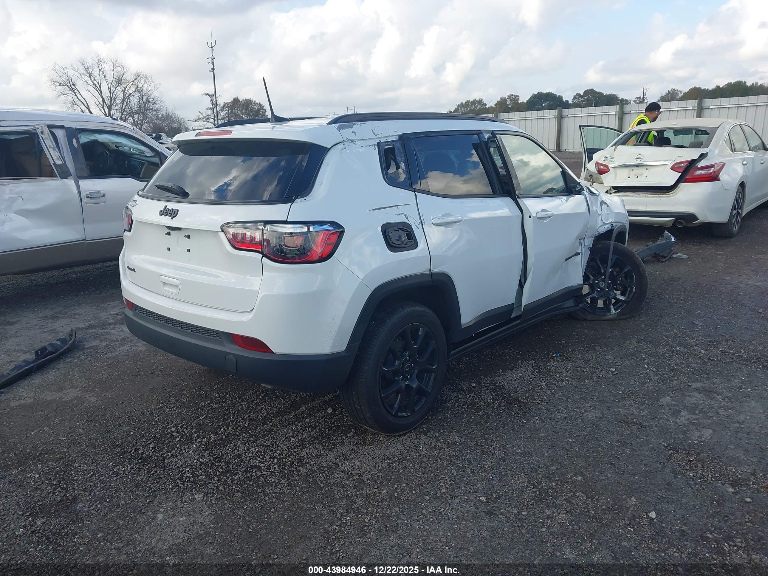 JEEP COMPASS image 4