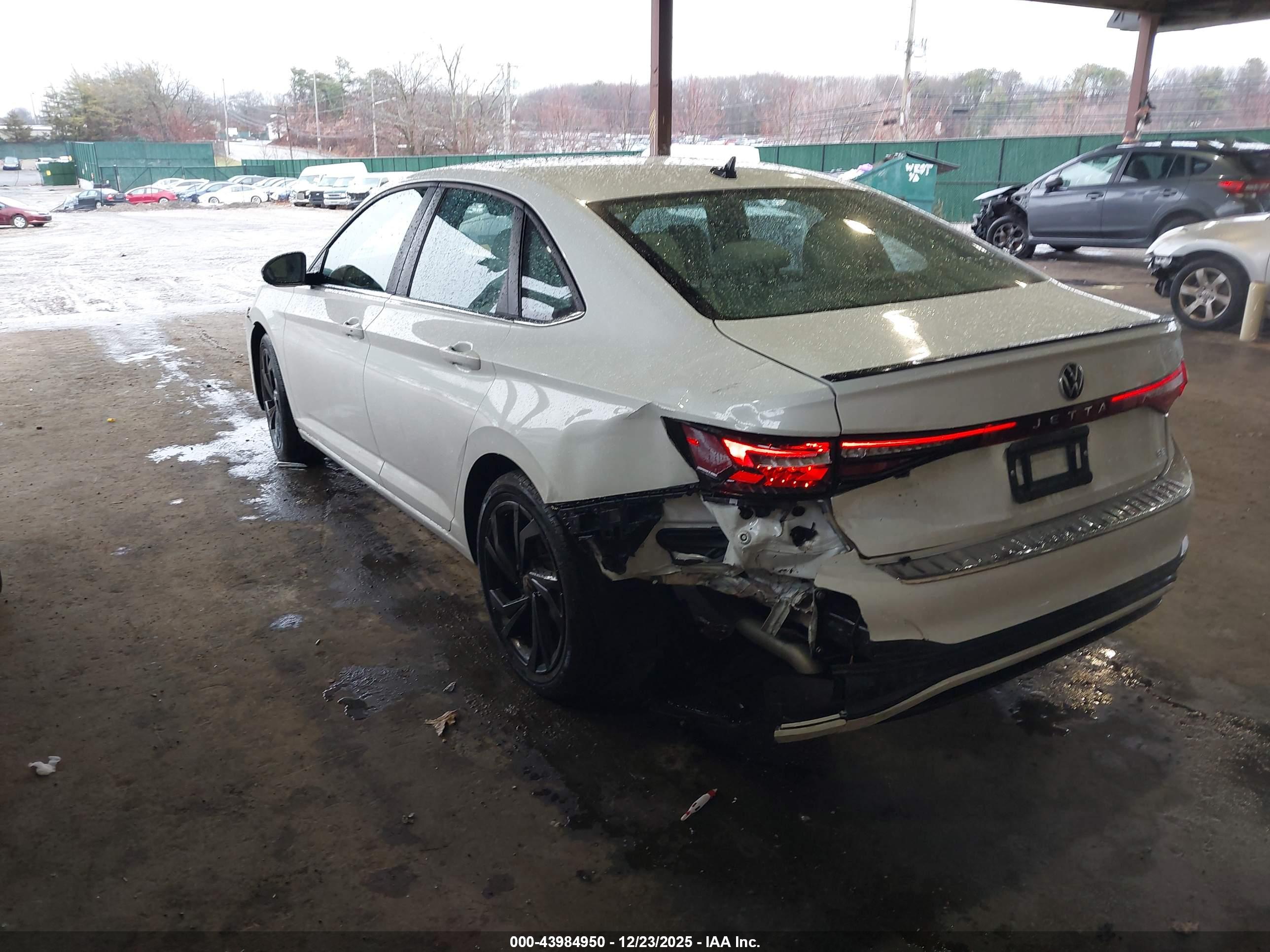 VOLKSWAGEN JETTA image 3