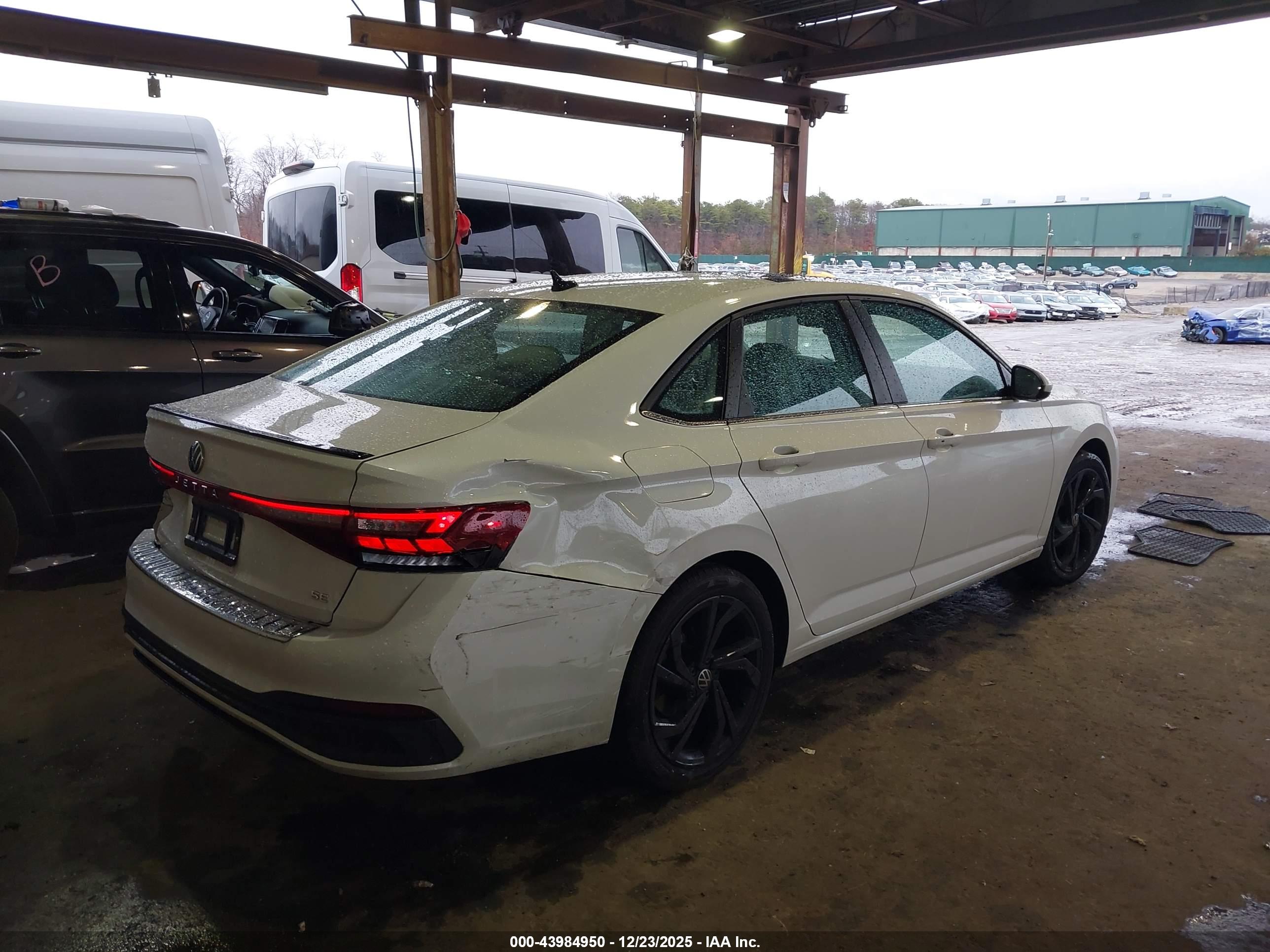 VOLKSWAGEN JETTA image 4