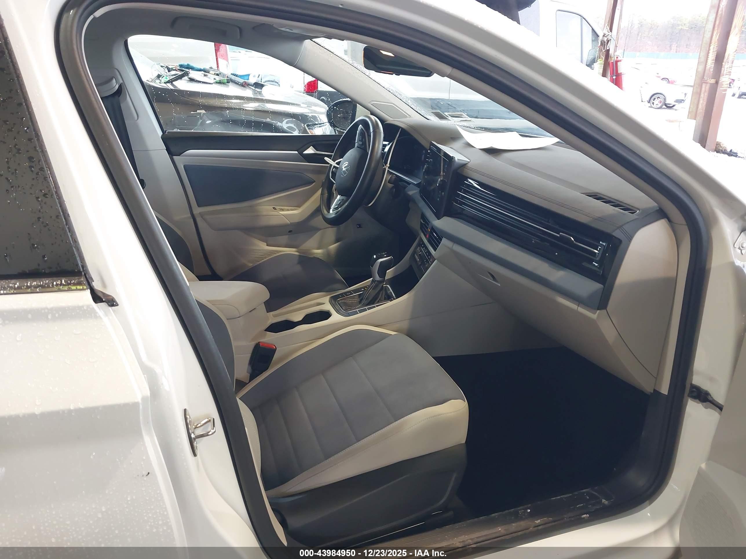 VOLKSWAGEN JETTA image 5